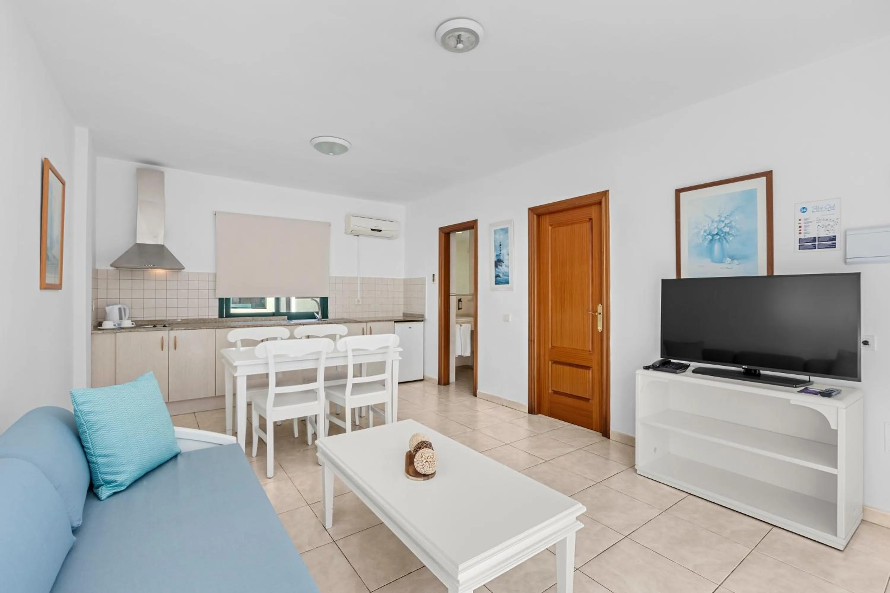 Kitchen or kitchenette, Seating Area in Labranda Aloe Club