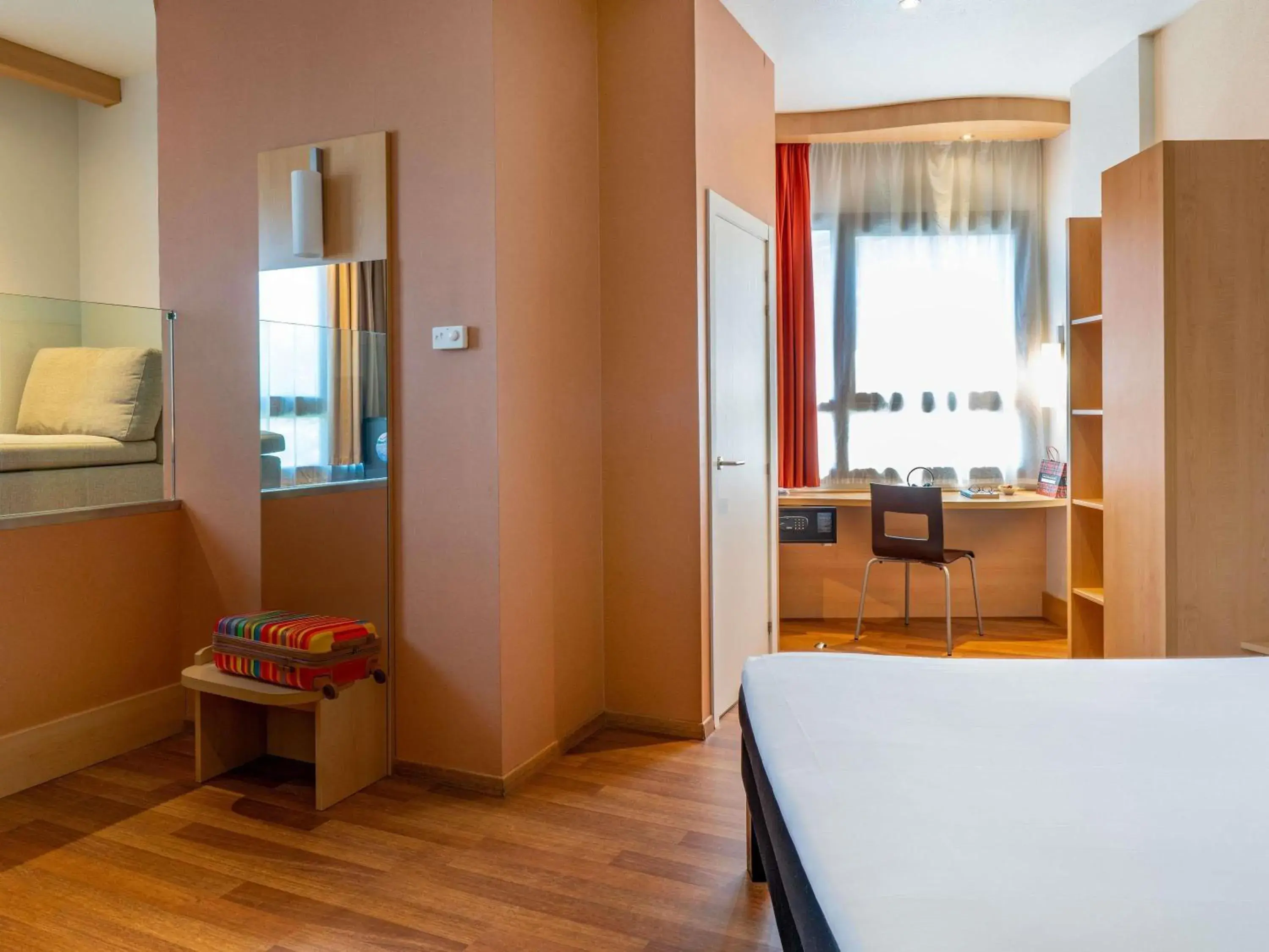 Bedroom, Bed in Ibis Madrid Centro las Ventas Bedroom, Bed in Ibis Madrid Centro las Ventas