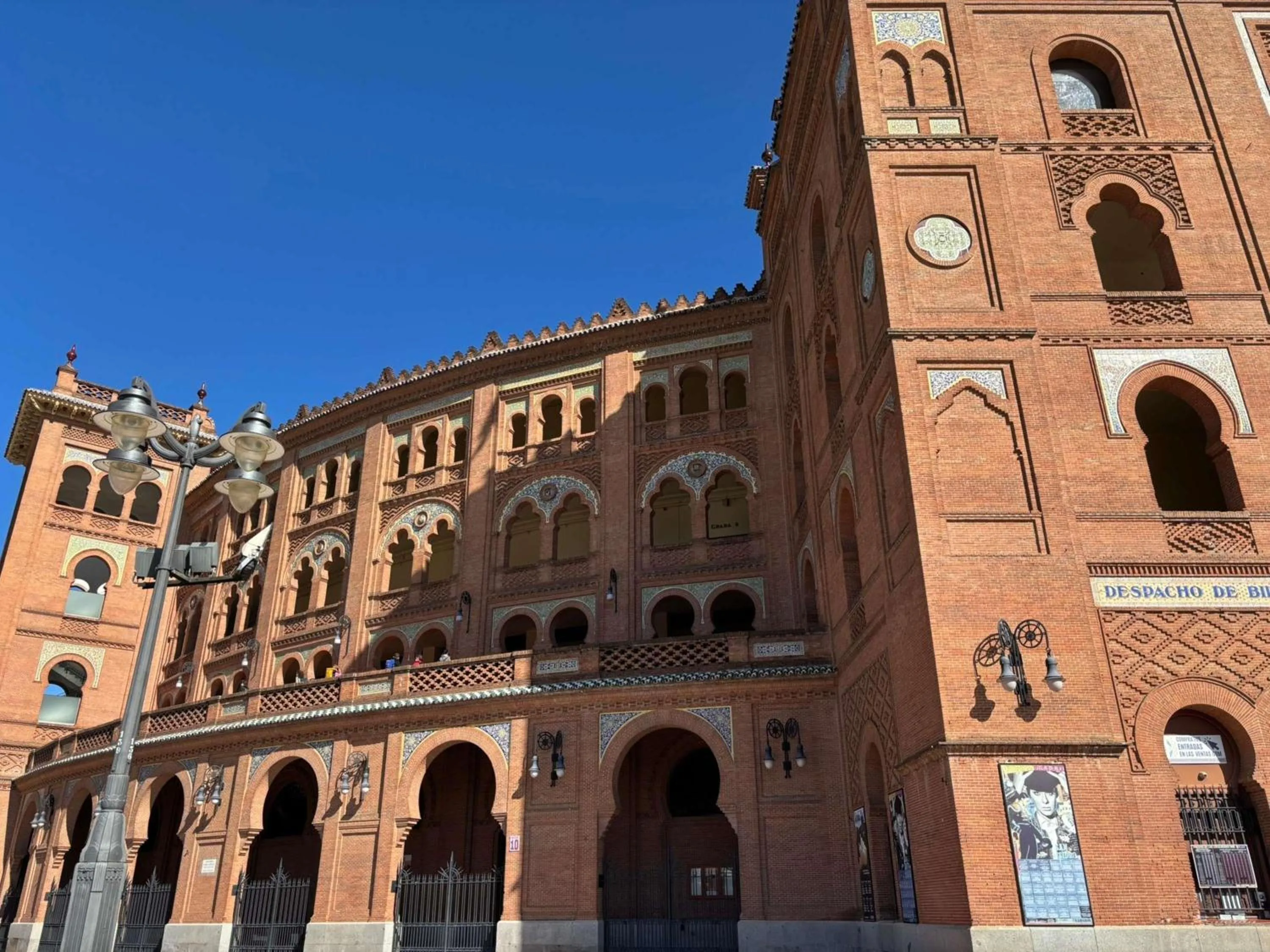 Property building in Ibis Madrid Centro las Ventas