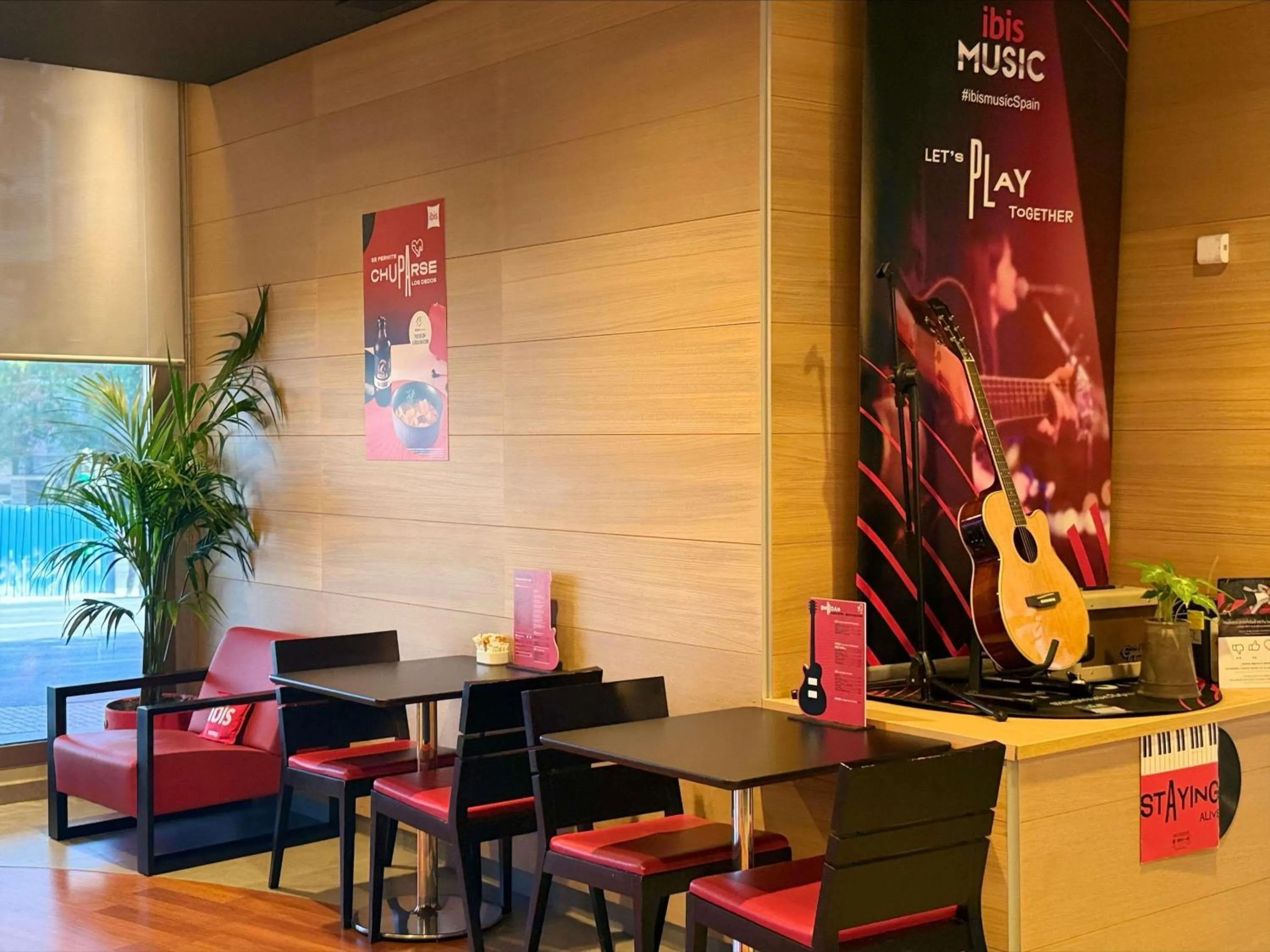 Lounge or bar in Ibis Madrid Centro las Ventas