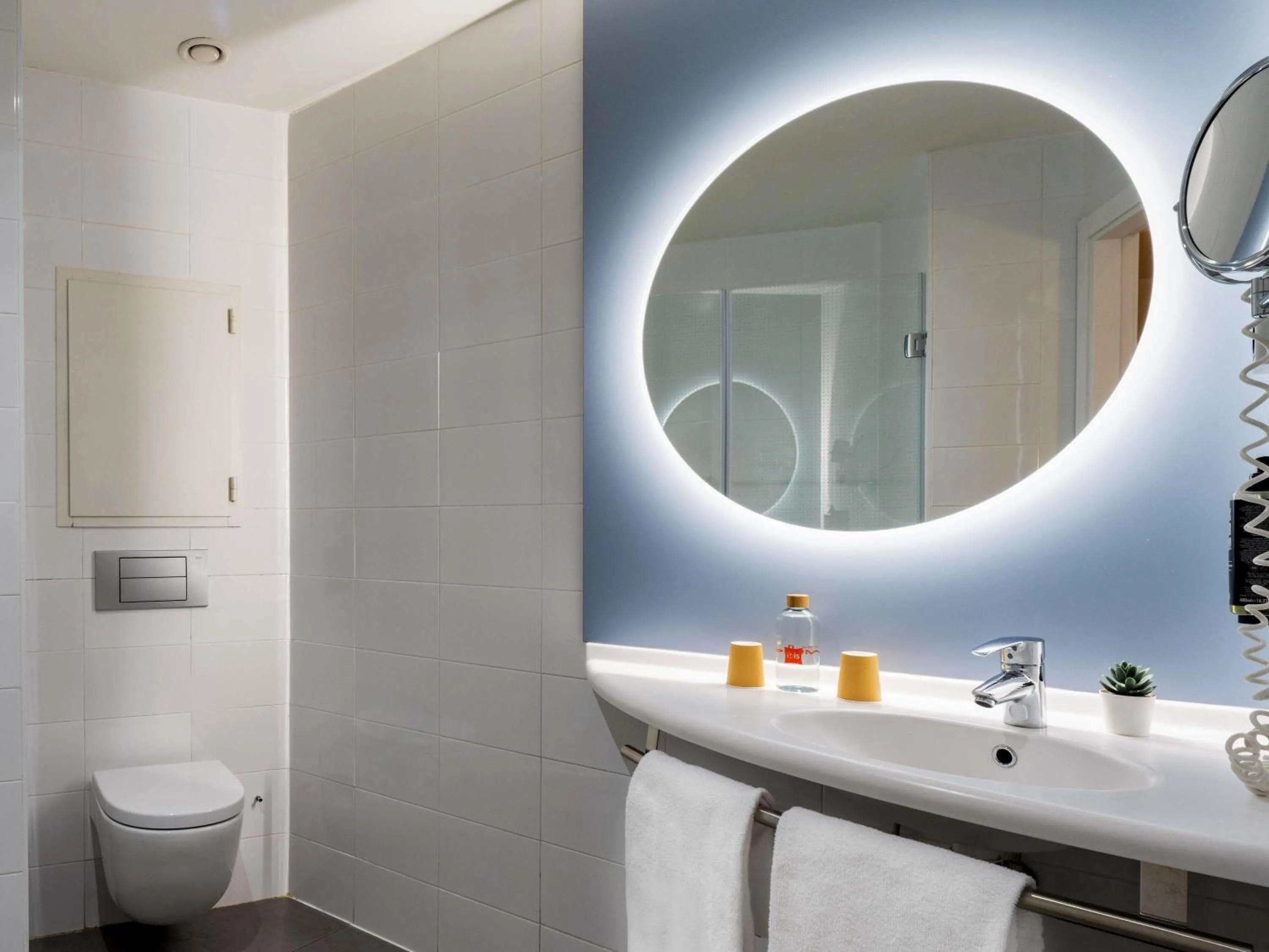 Bedroom in Ibis Madrid Centro las Ventas