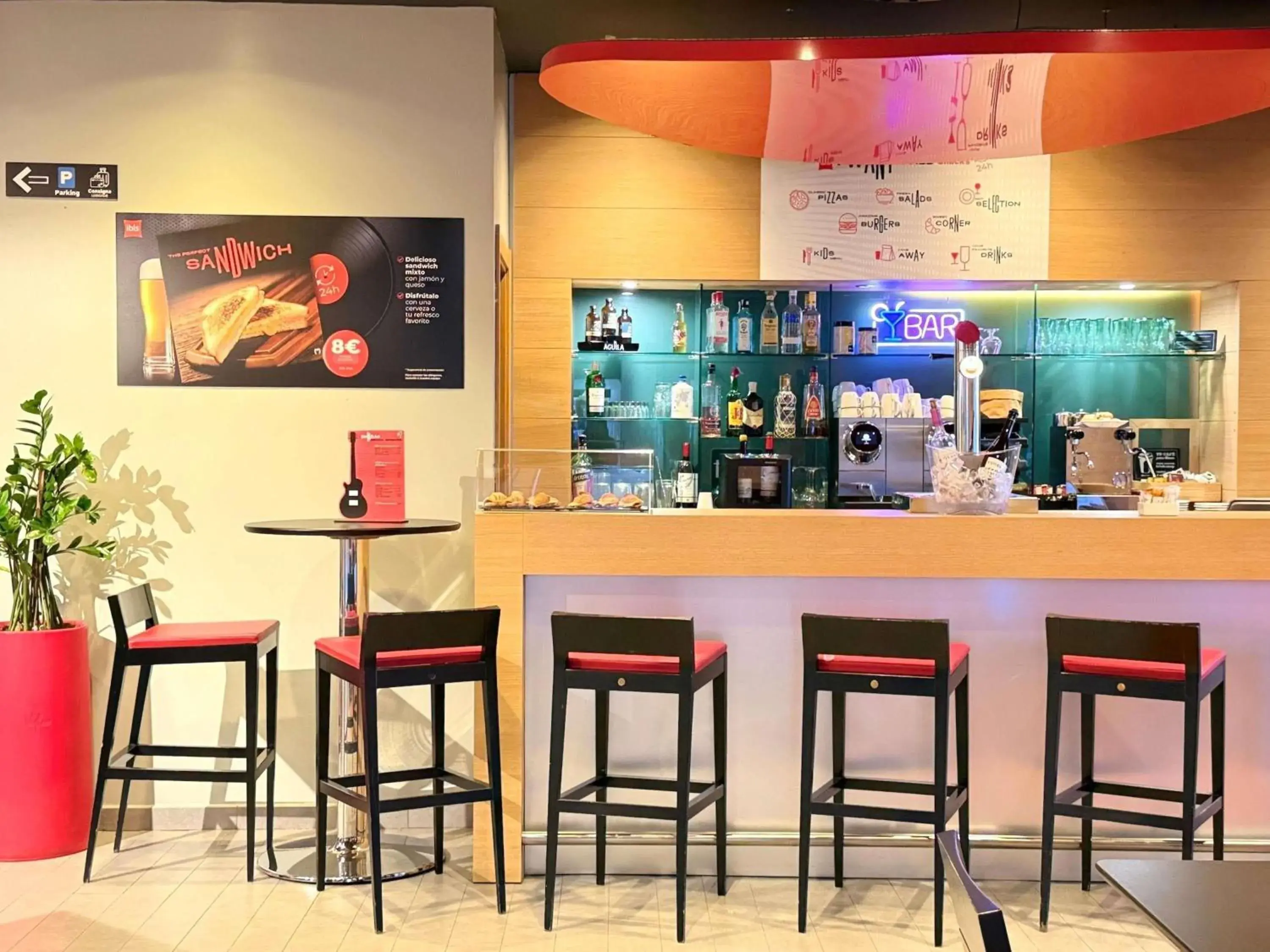 Lounge or bar in Ibis Madrid Centro las Ventas Lounge or bar in Ibis Madrid Centro las Ventas