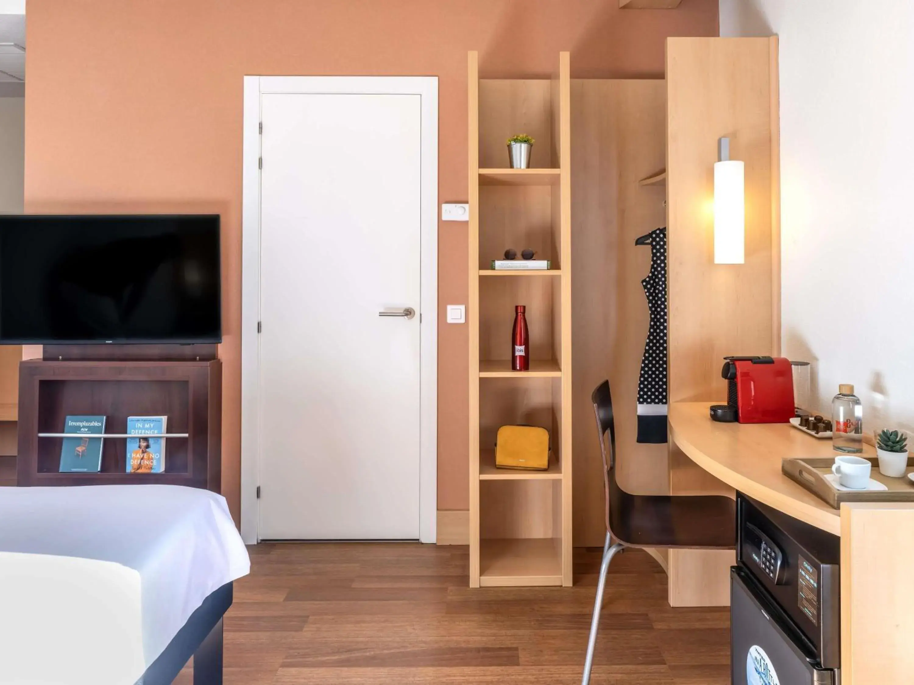 Bedroom, Bed in Ibis Madrid Centro las Ventas Bedroom, Bed in Ibis Madrid Centro las Ventas