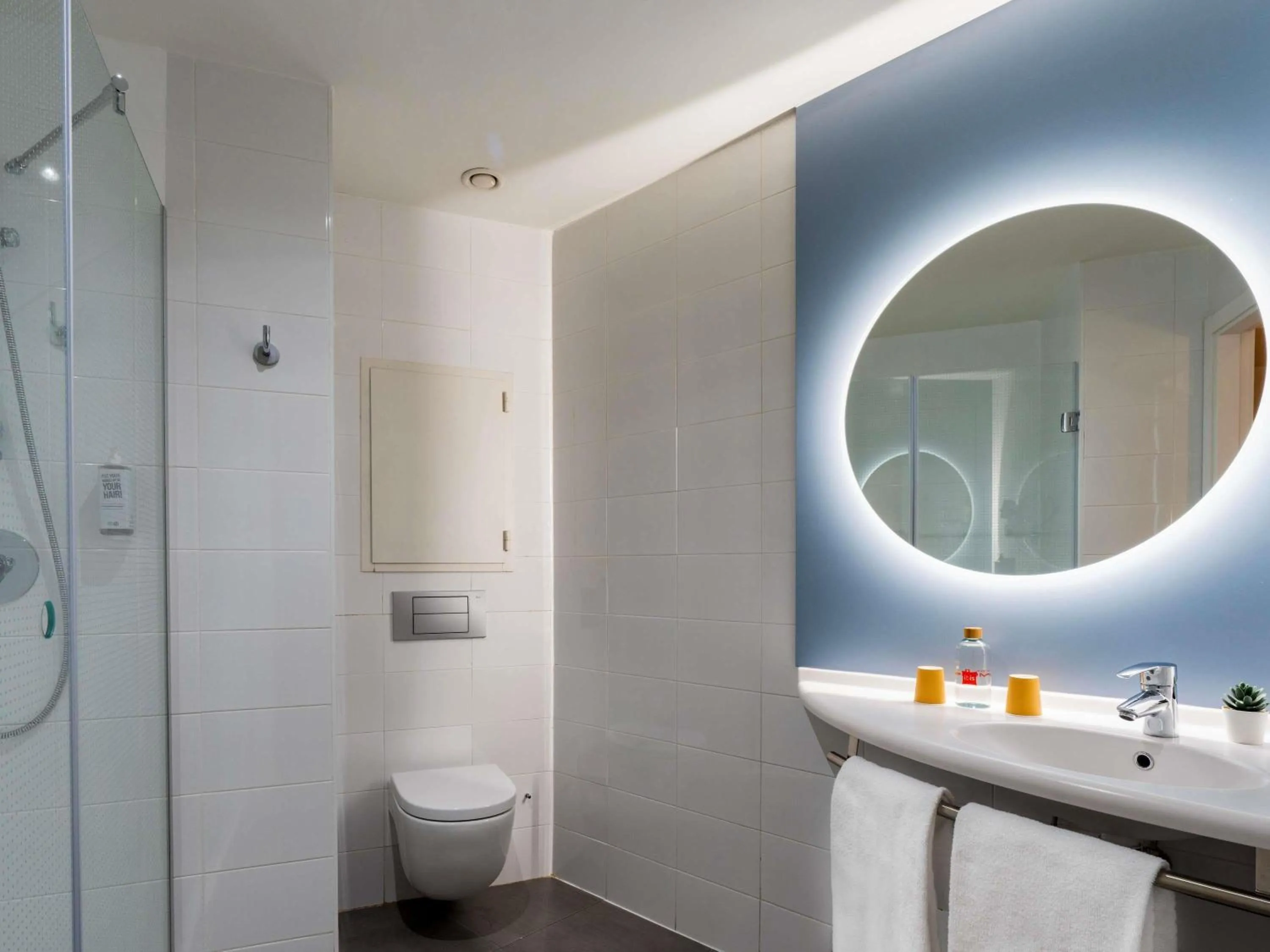 Bedroom in Ibis Madrid Centro las Ventas