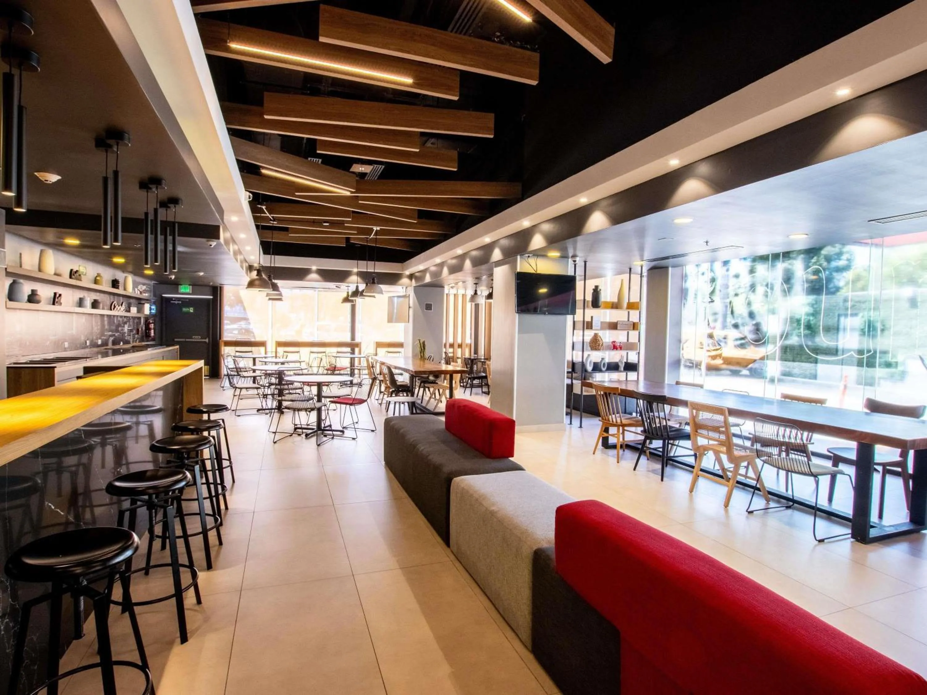 Lounge or bar in ibis Tijuana