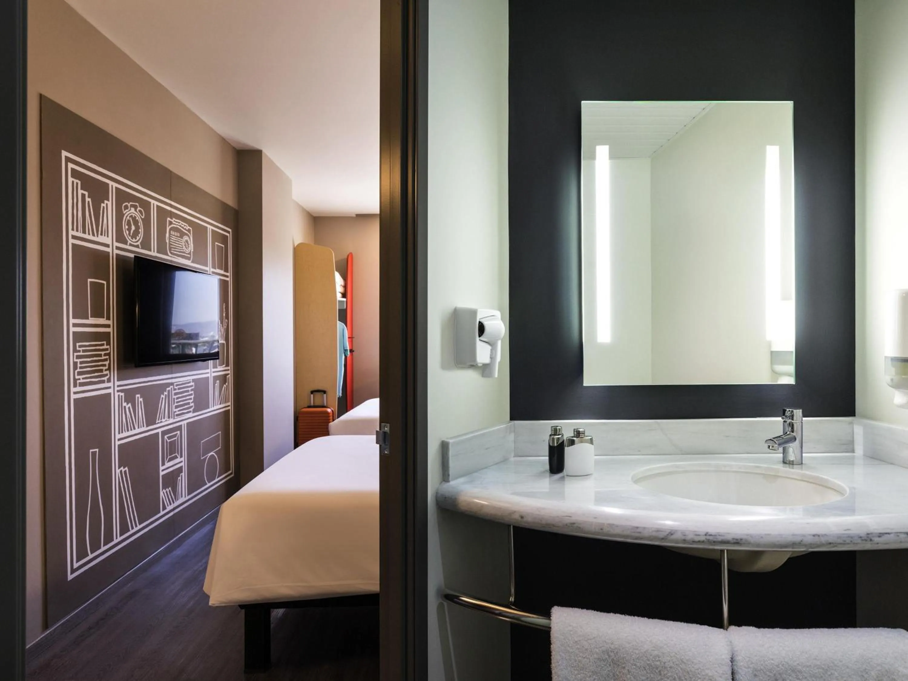 Bedroom, Bed in Ibis Torreon