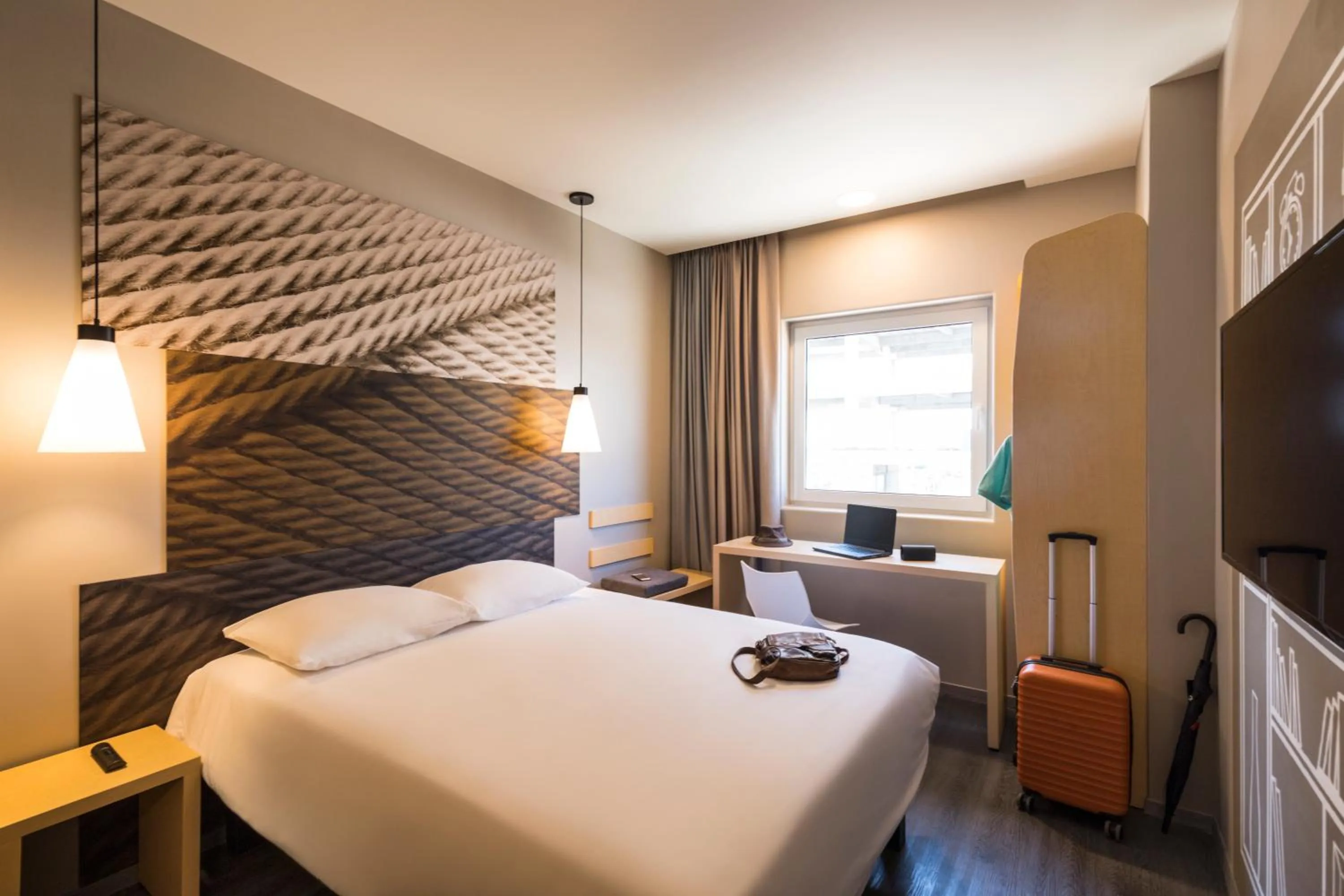 Photo of the whole room, Bed in Ibis Torreon