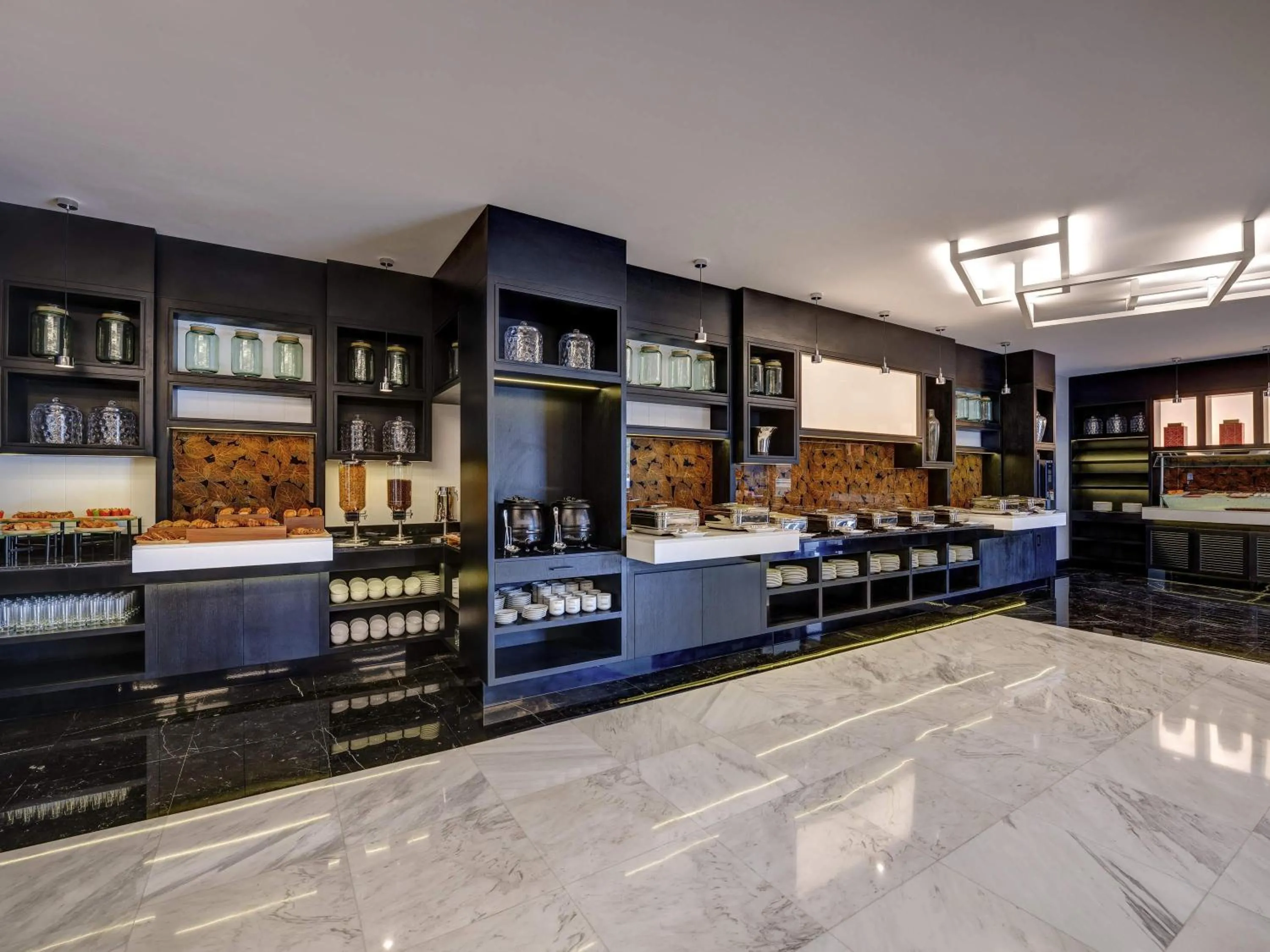 Restaurant/places to eat in Novotel Sharjah Expo Centre