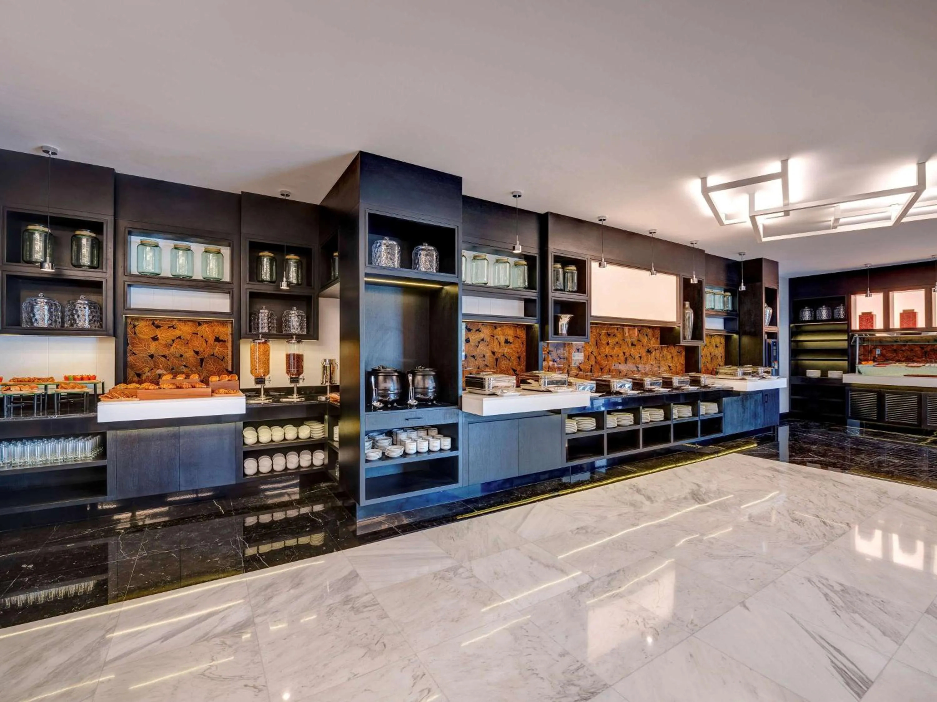 Restaurant/places to eat in Novotel Sharjah Expo Centre