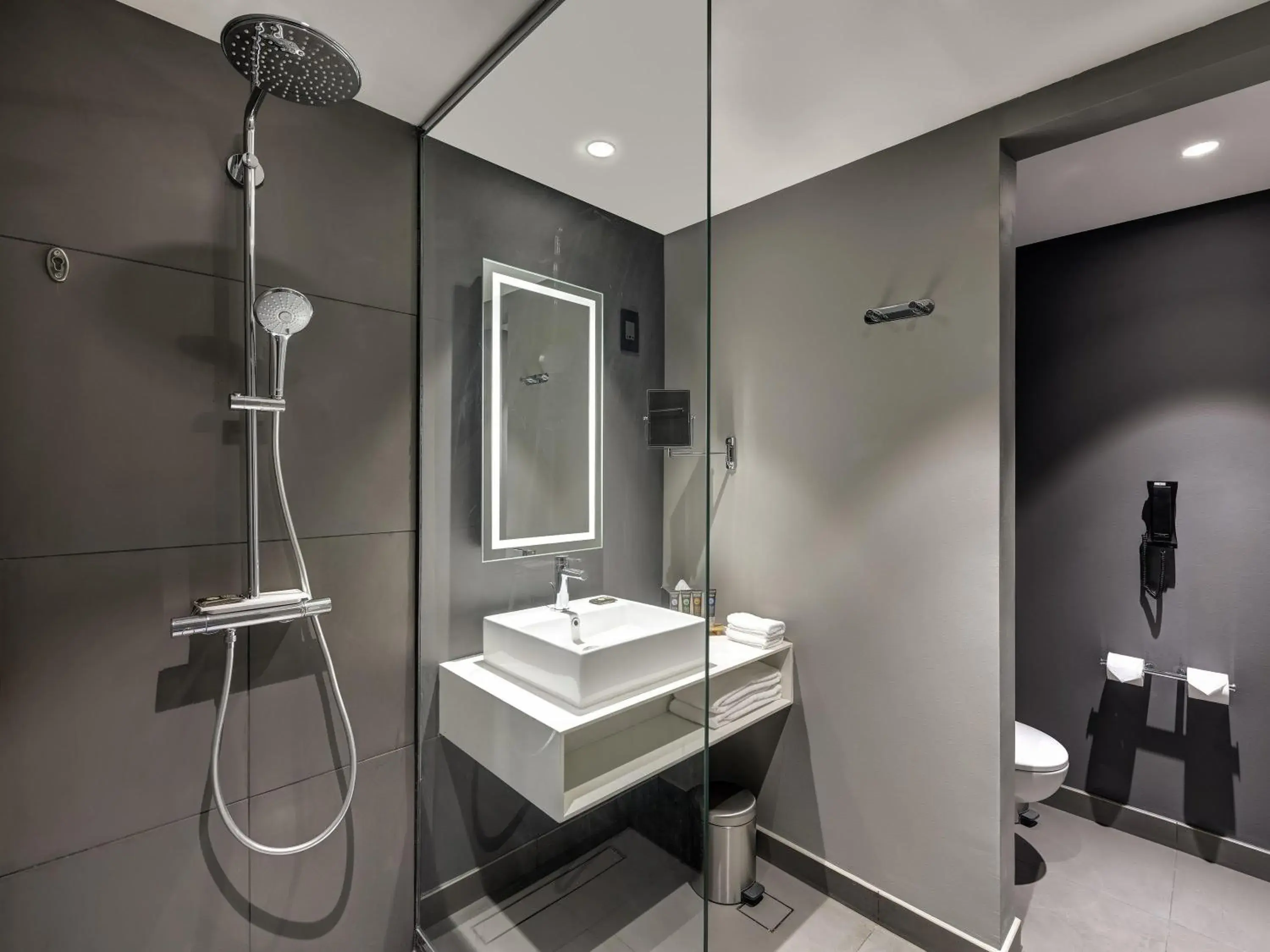 Superior Twin Room with Lagoon View in Novotel Sharjah Expo Centre Superior Twin Room with Lagoon View in Novotel Sharjah Expo Centre