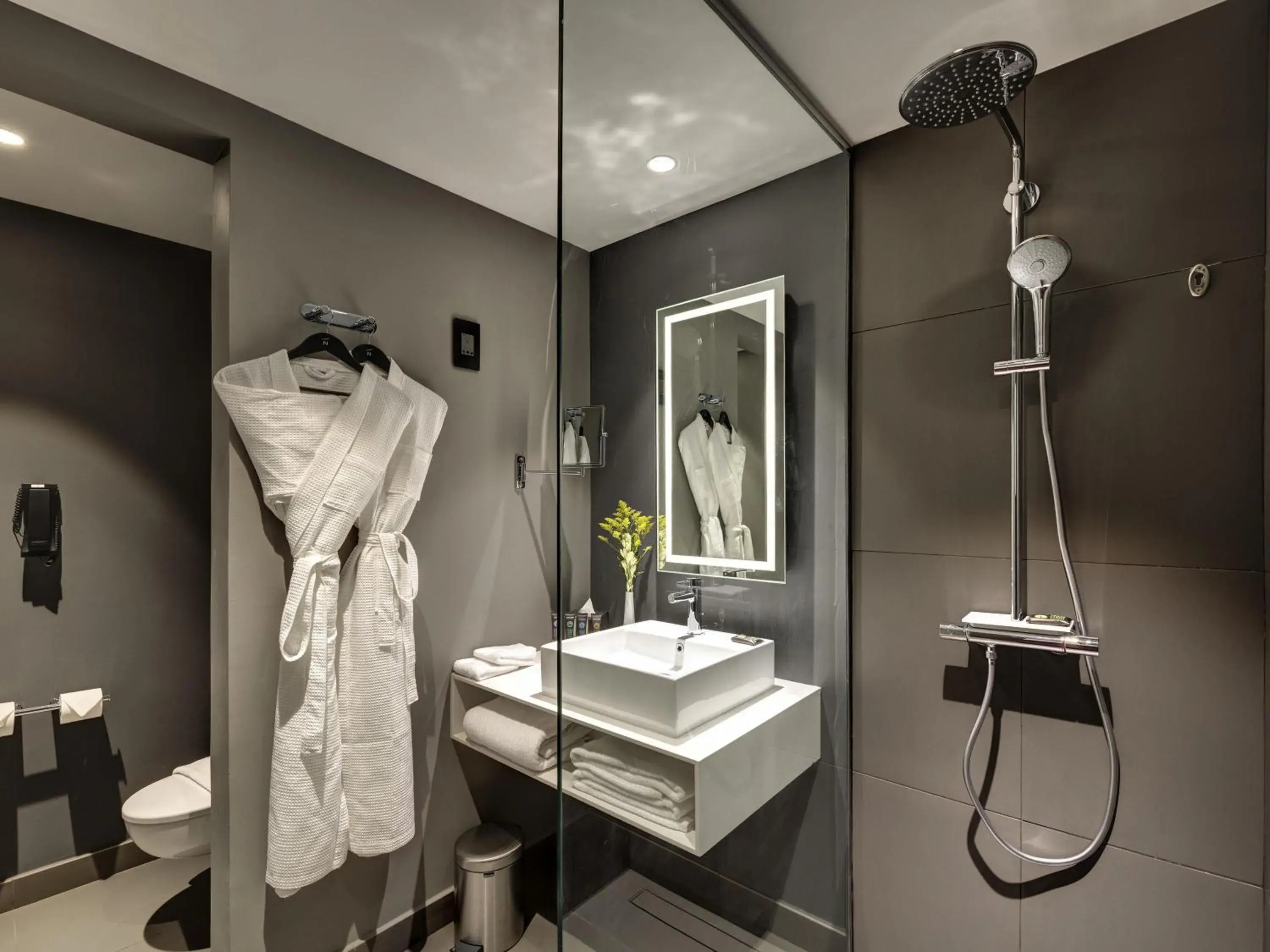 Standard Room with City View in Novotel Sharjah Expo Centre Standard Room with City View in Novotel Sharjah Expo Centre