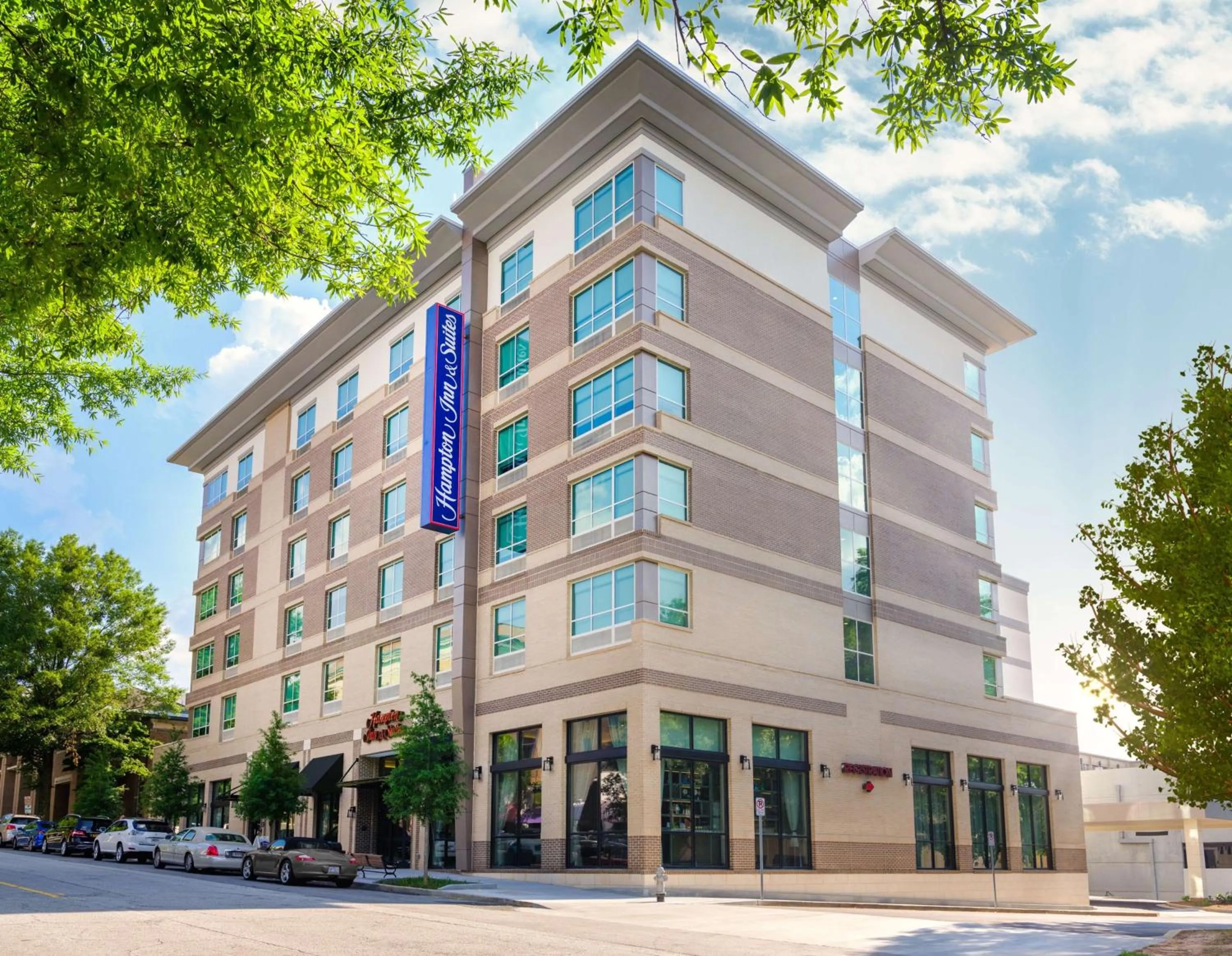 Property building in Hampton Inn & Suites Atlanta Decatur/Emory