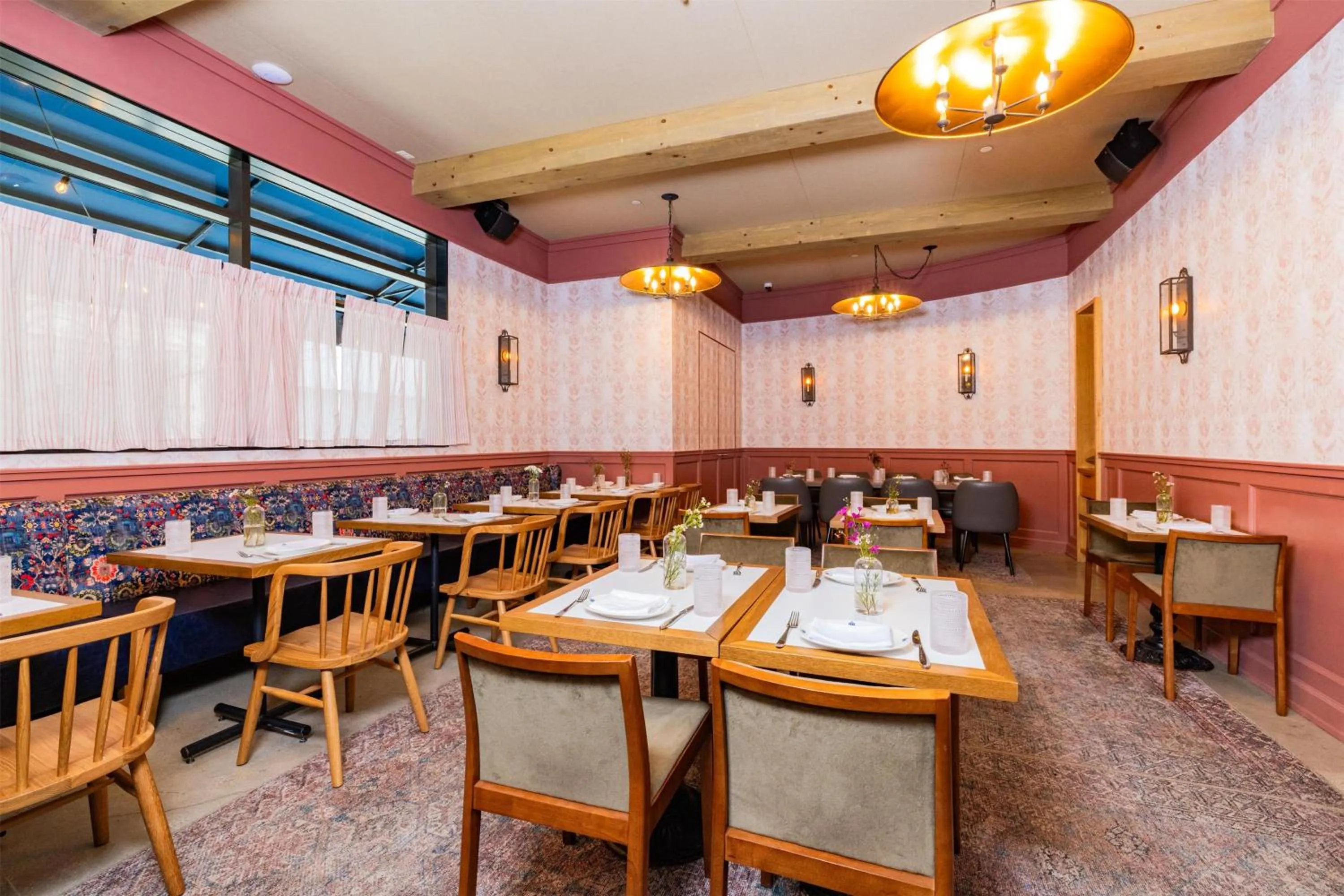 Restaurant/places to eat in Home2 Suites By Hilton Chicago River North