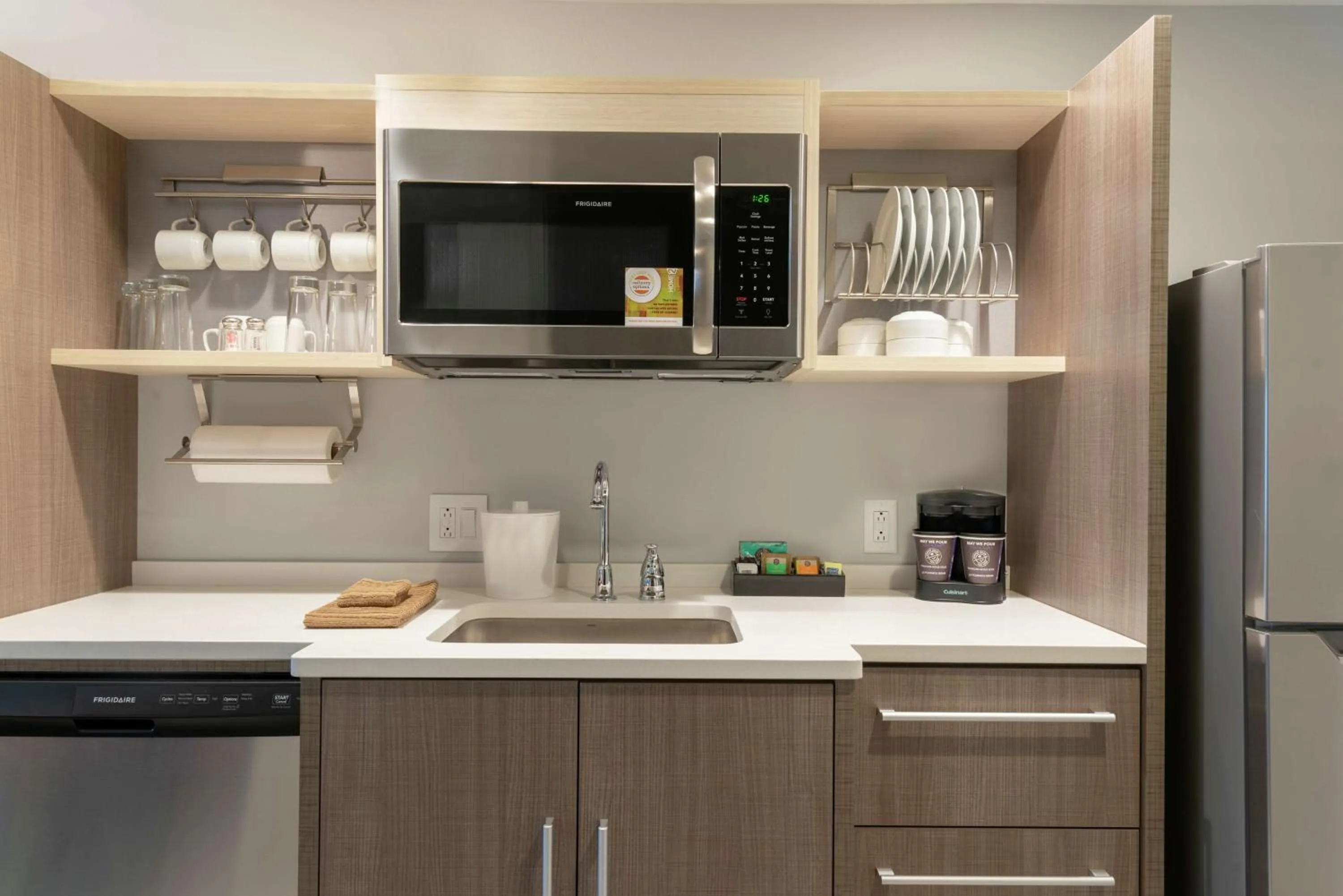 Kitchen or kitchenette in Home2 Suites By Hilton Indianapolis Airport