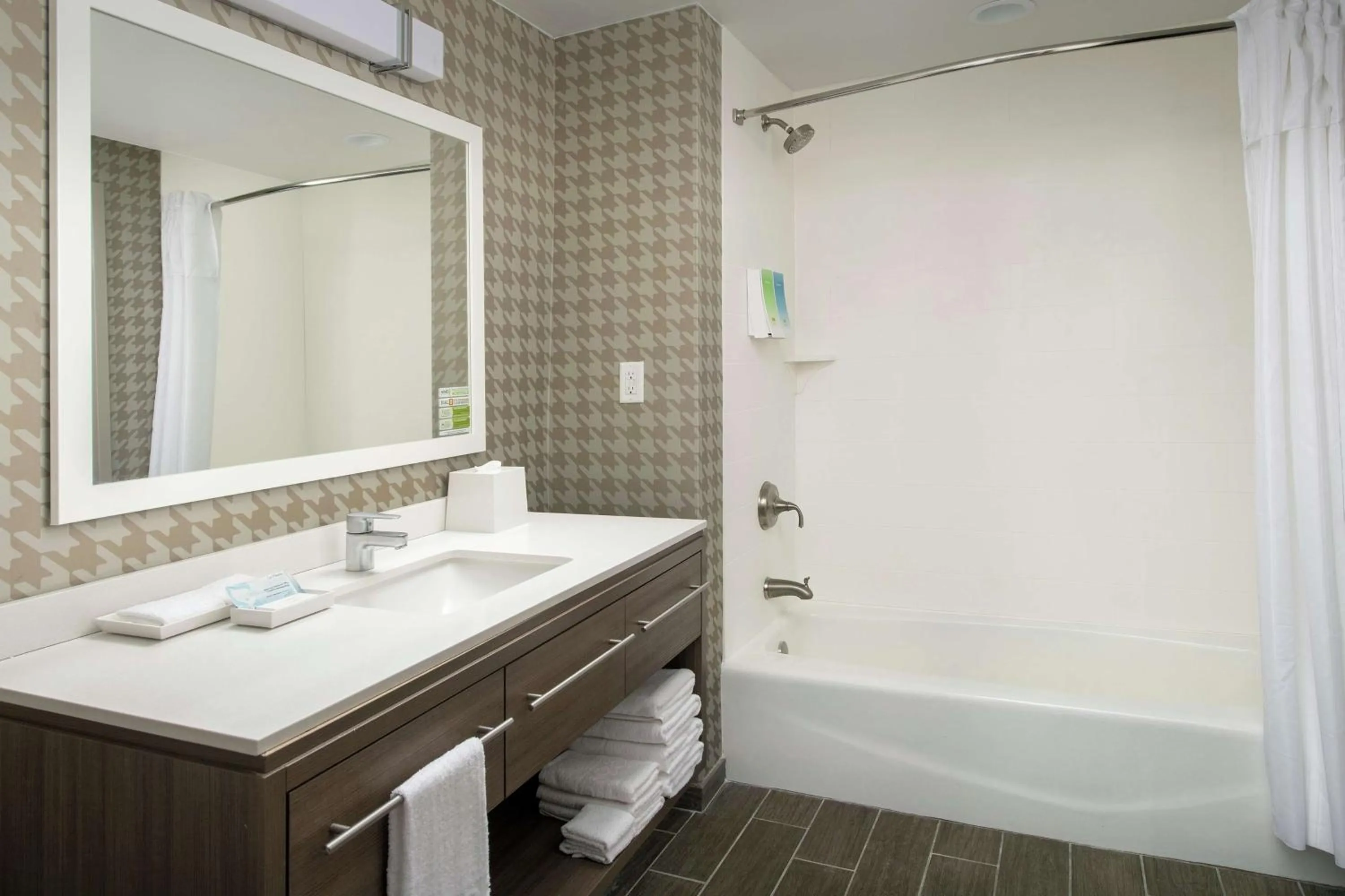 Bathroom in Home2 Suites by Hilton Lakeland South Polk Parkway