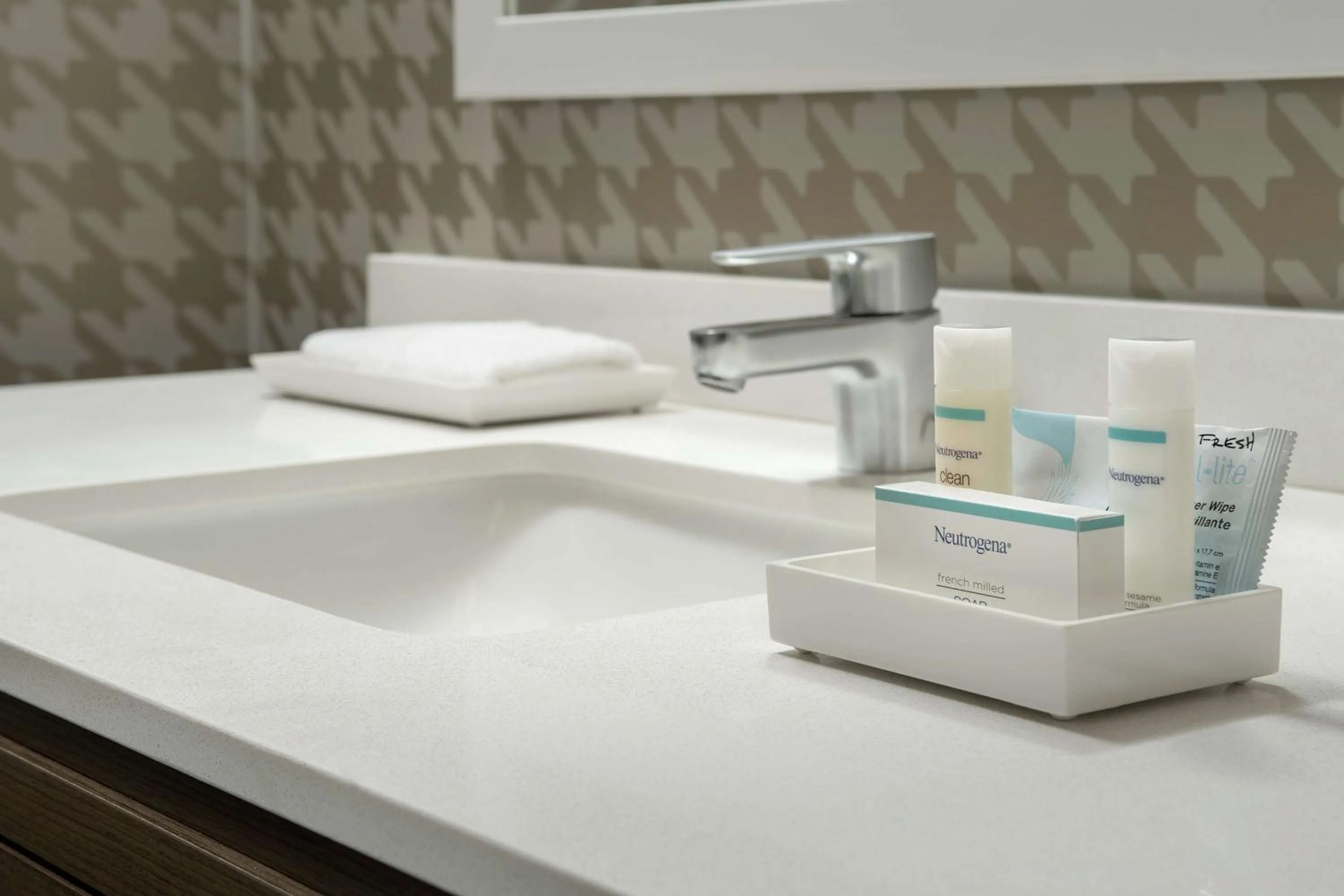 Bathroom in Home2 Suites by Hilton Lakeland South Polk Parkway