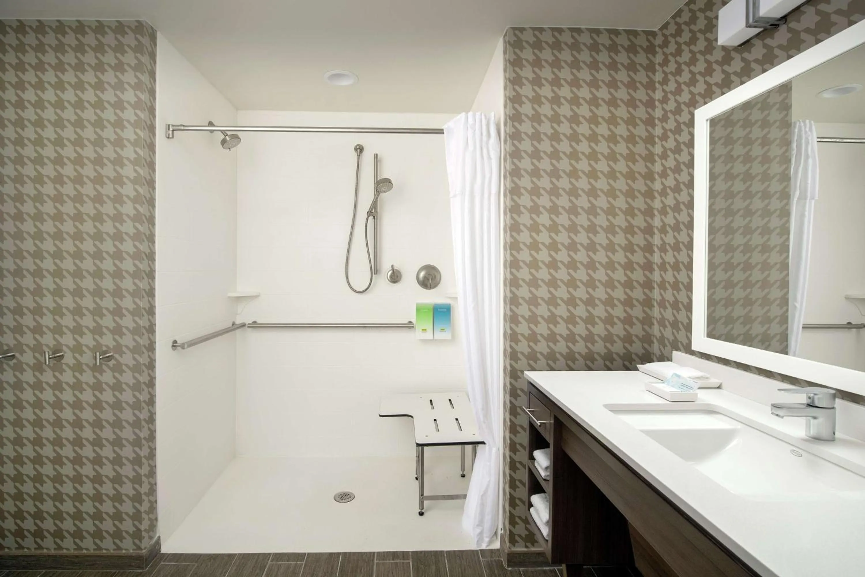 Bathroom in Home2 Suites by Hilton Lakeland South Polk Parkway