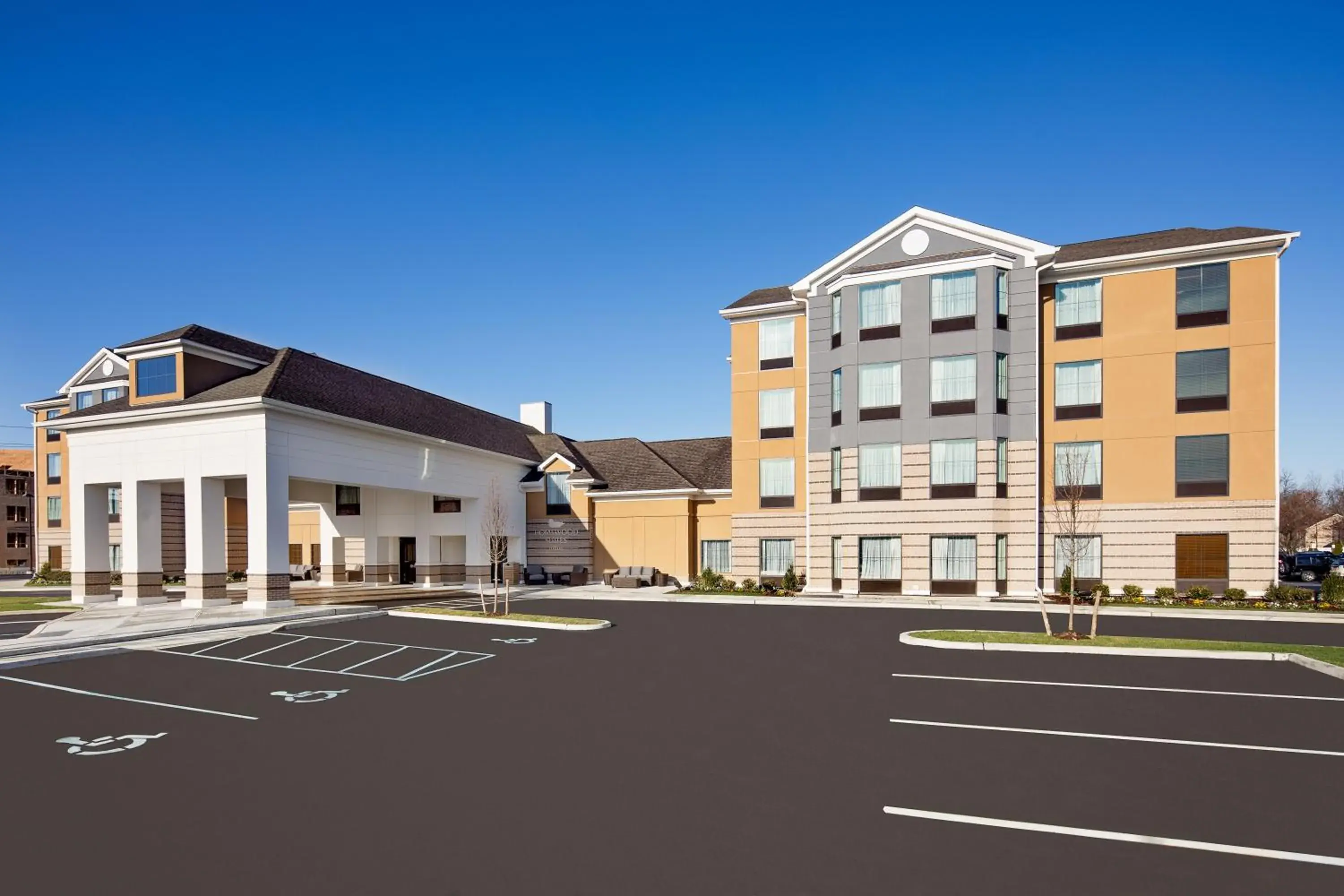 Property building in Homewood Suites By Hilton Ronkonkoma Property building in Homewood Suites By Hilton Ronkonkoma