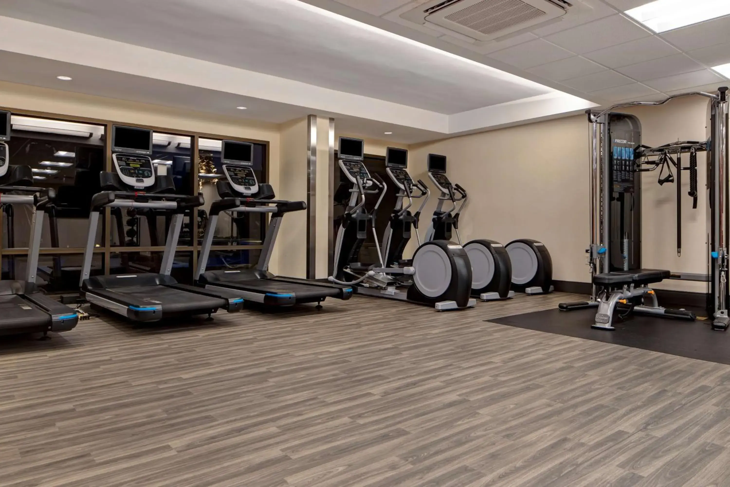 Fitness centre/facilities in Hampton Inn & Suites on the San Antonio Riverwalk Fitness centre/facilities in Hampton Inn & Suites on the San Antonio Riverwalk