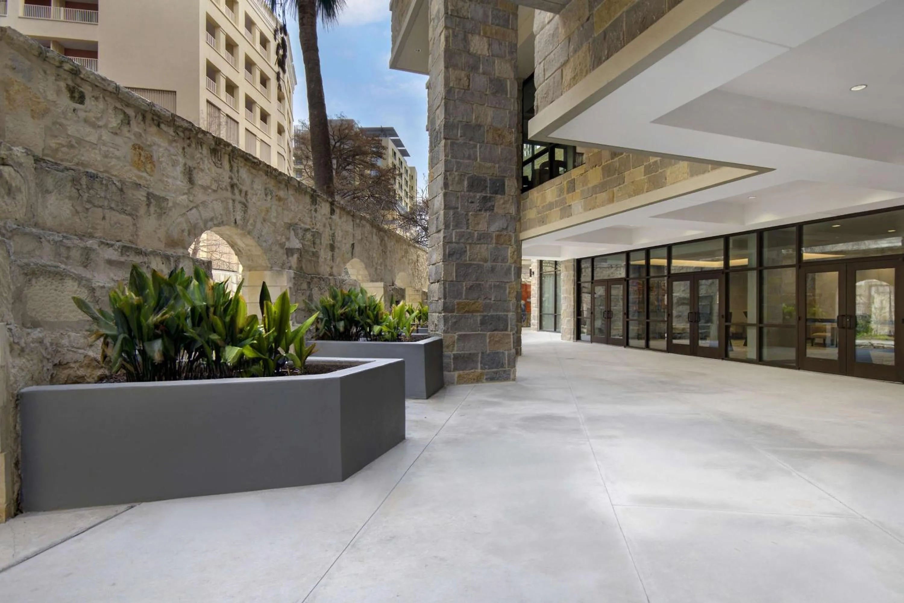 Patio in Hampton Inn & Suites San Antonio Riverwalk