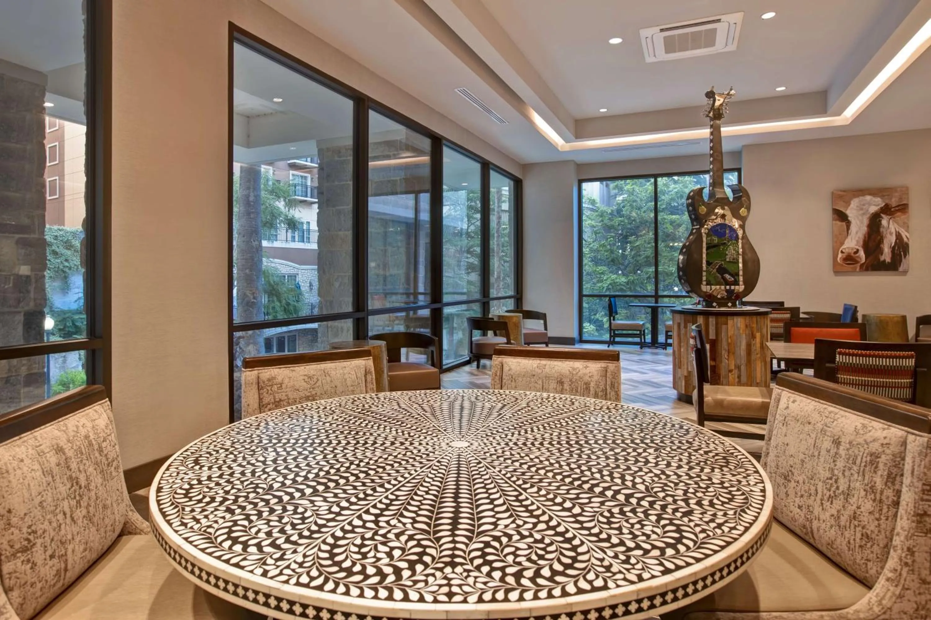Dining area in Hampton Inn & Suites San Antonio Riverwalk