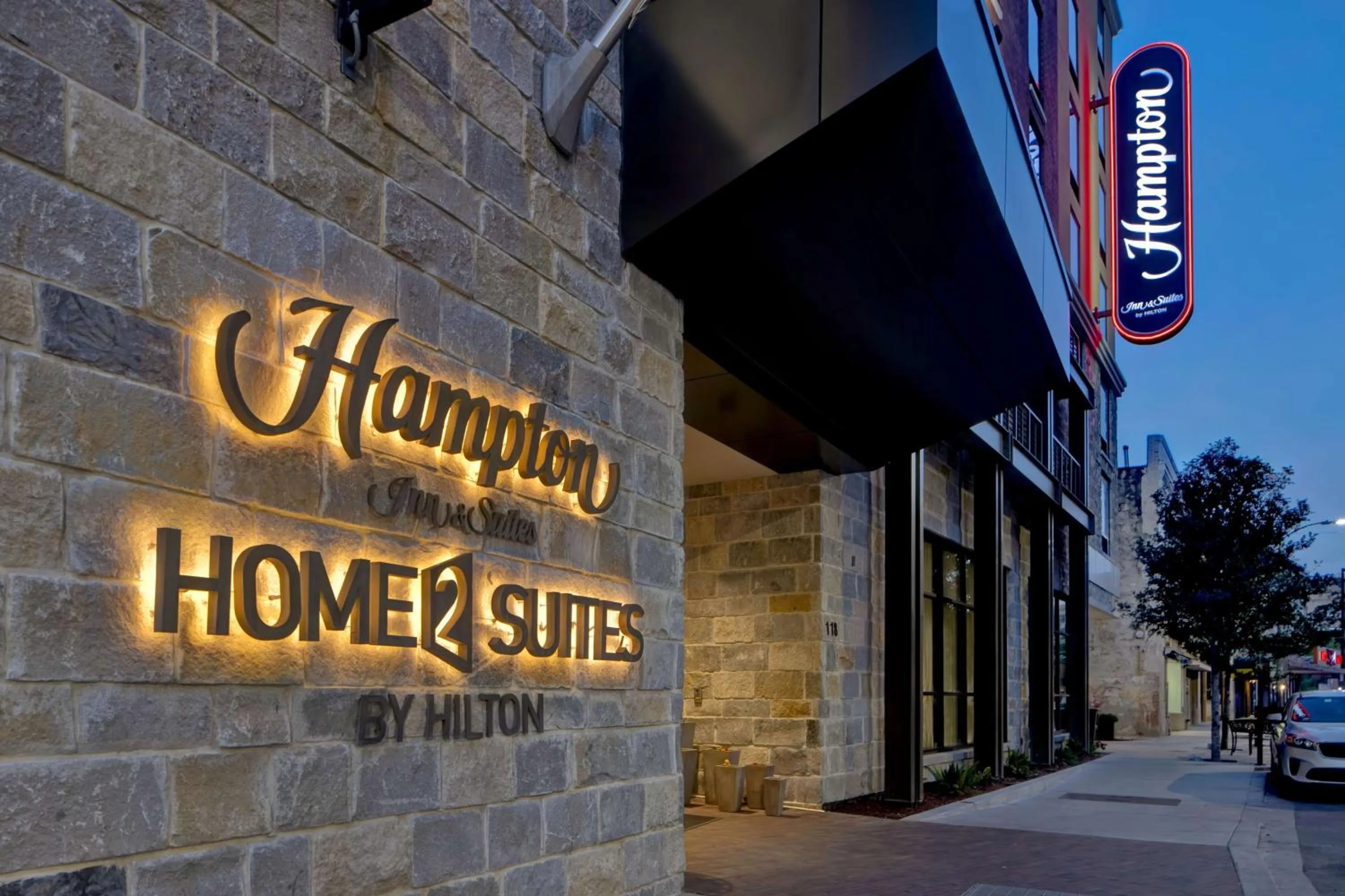 Property building in Hampton Inn & Suites San Antonio Riverwalk