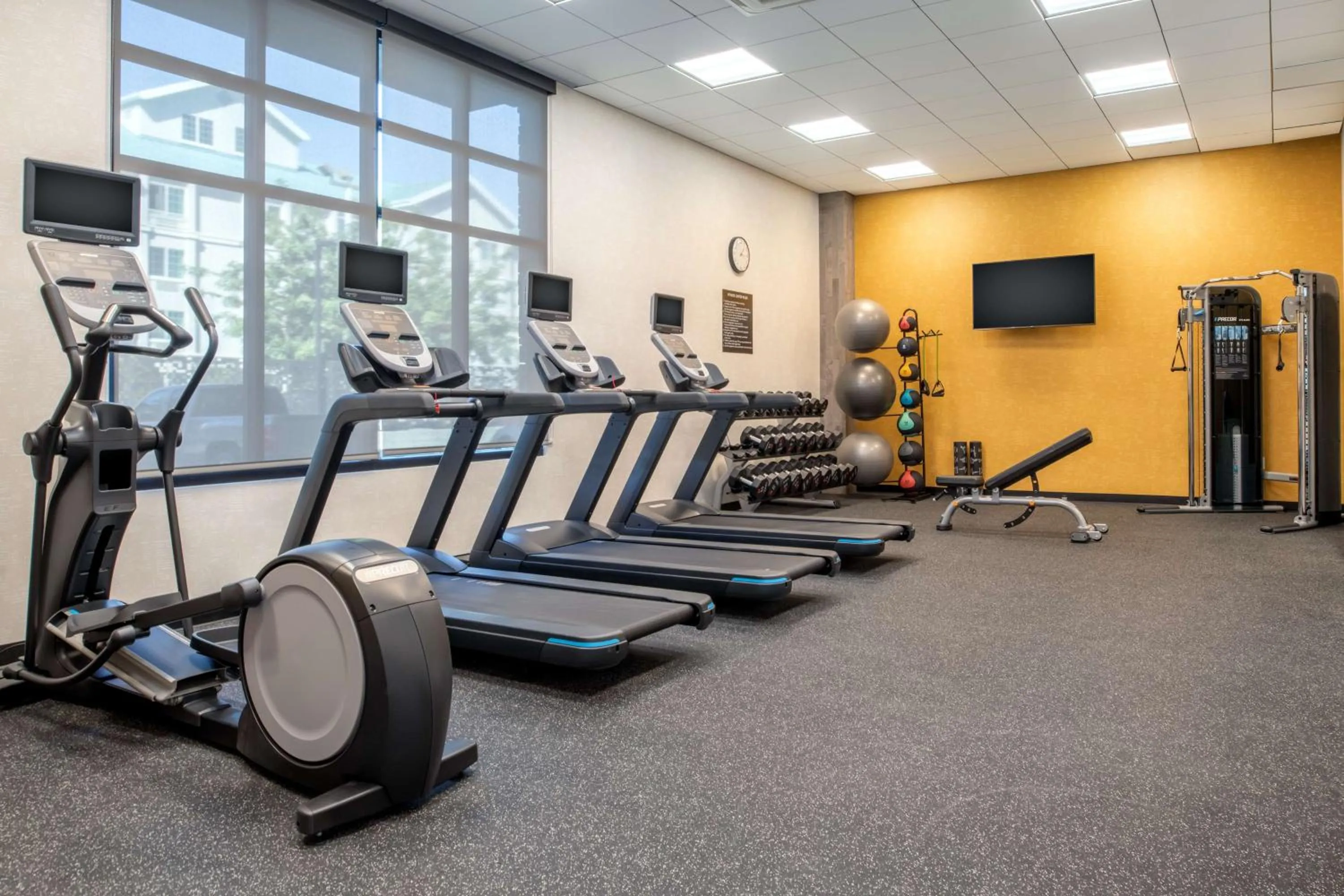 Fitness centre/facilities in Homewood Suites By Hilton Belmont