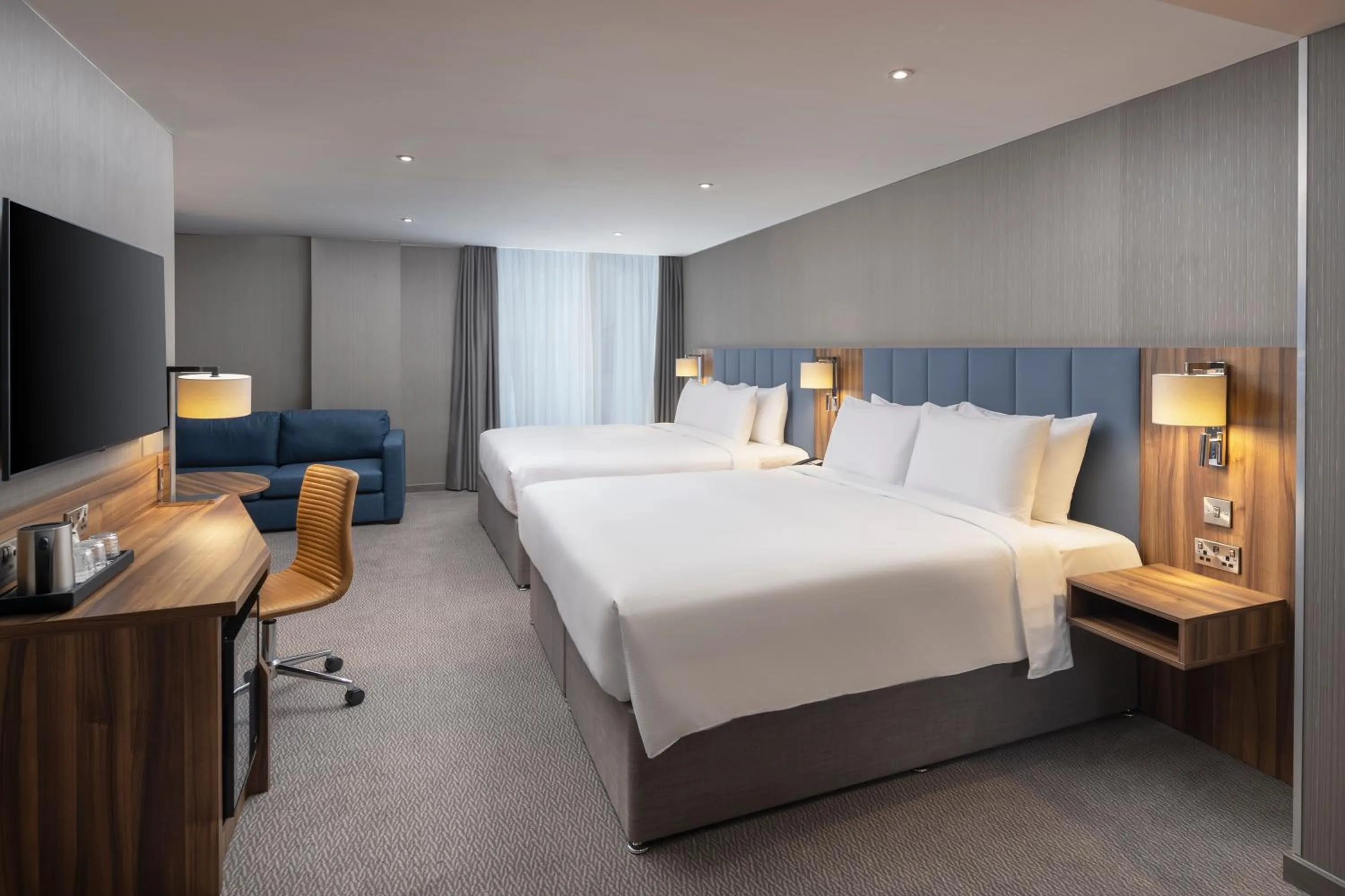 Bedroom, Bed in Hilton Garden Inn London Heathrow Terminal 2 and 3