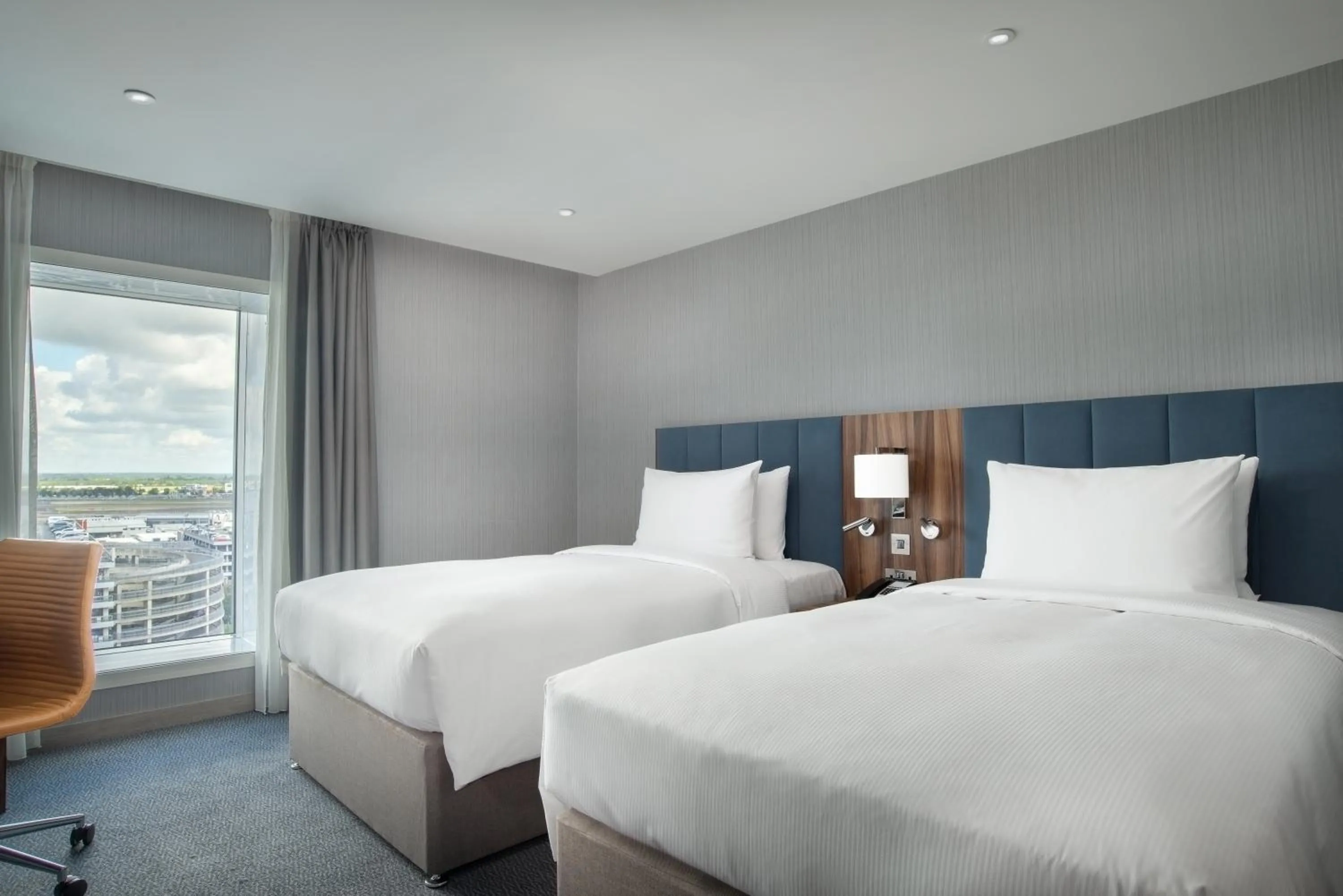 Bedroom, Bed in Hilton Garden Inn London Heathrow Terminal 2 and 3