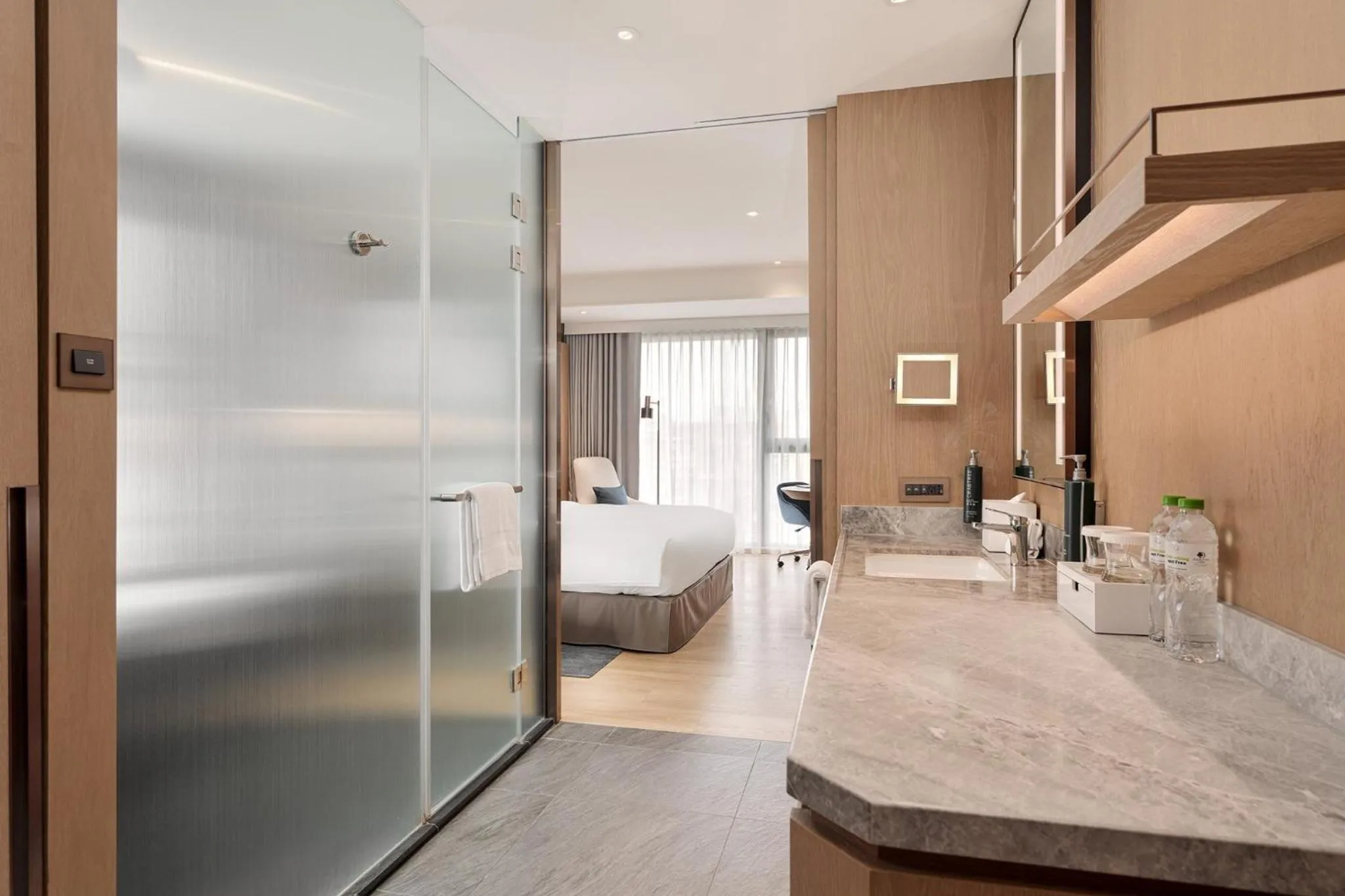 Photo of the whole room, Bed in DoubleTree by Hilton Taipei Zhongshan