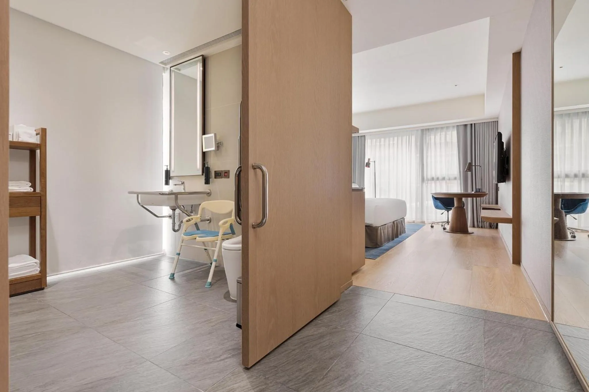 Photo of the whole room, Bed in DoubleTree by Hilton Taipei Zhongshan