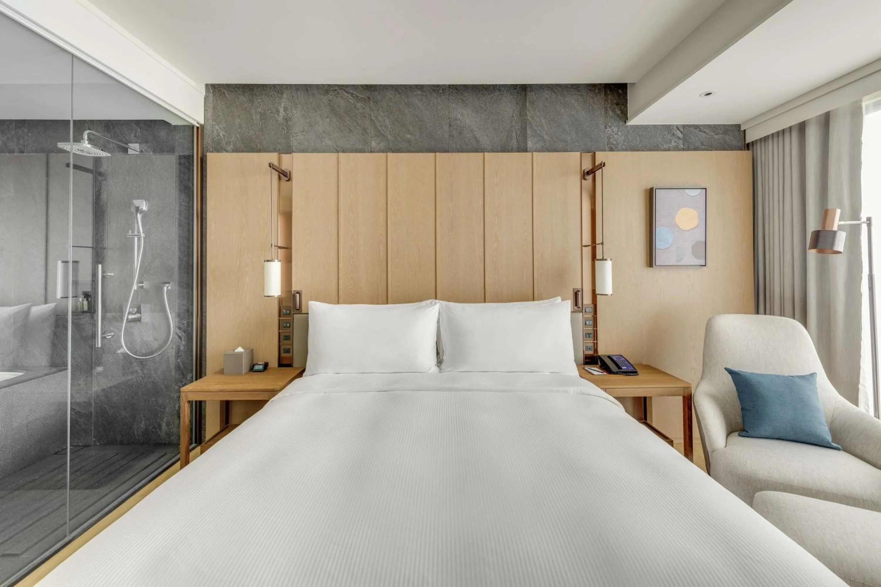 Bathroom, Bed in DoubleTree by Hilton Taipei Zhongshan