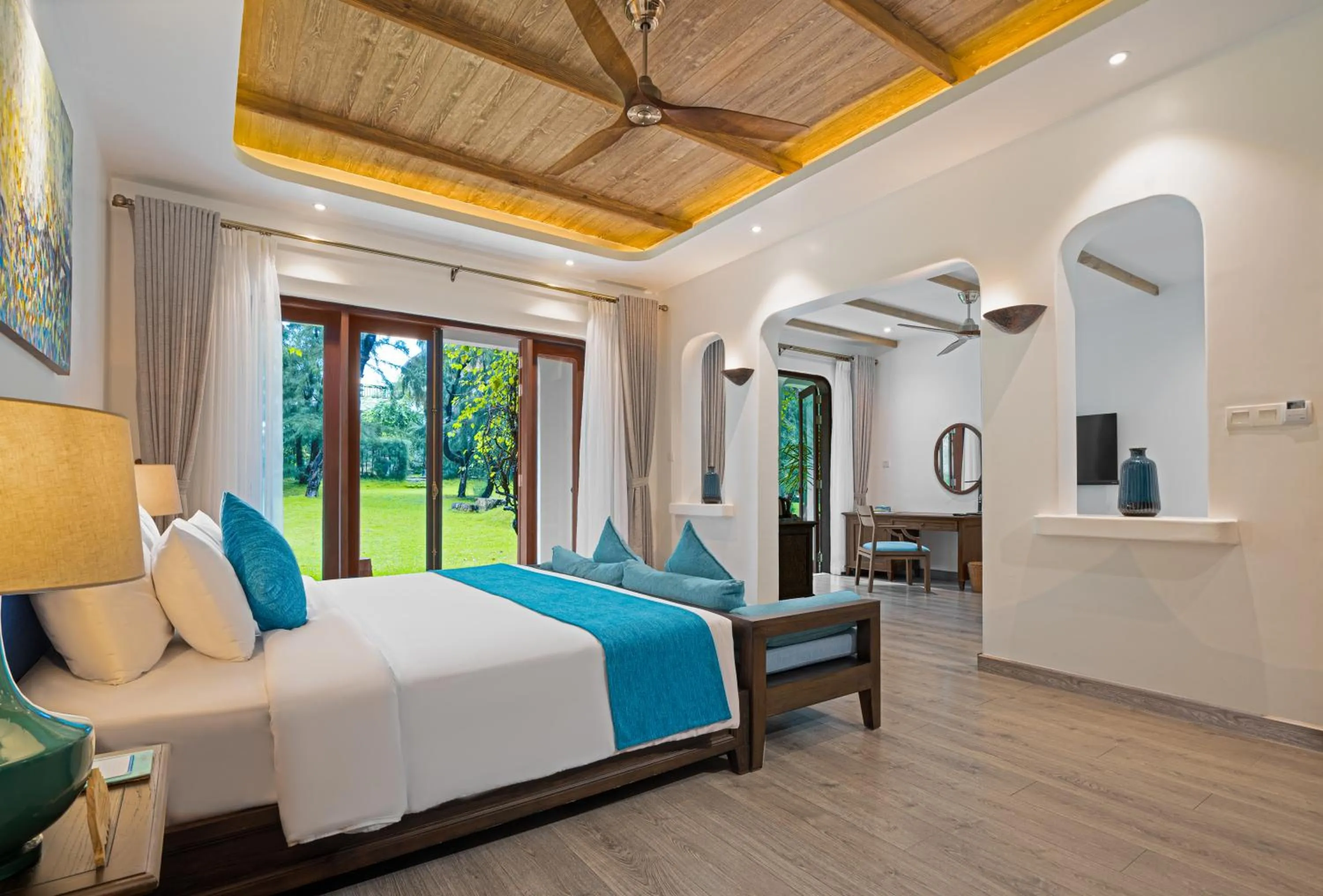 Bedroom, Bed in Stelia Beach Resort