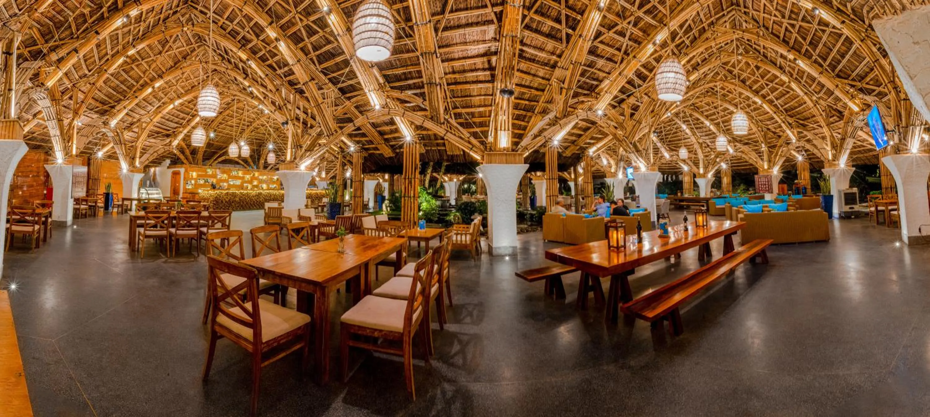 Restaurant/places to eat in Stelia Beach Resort