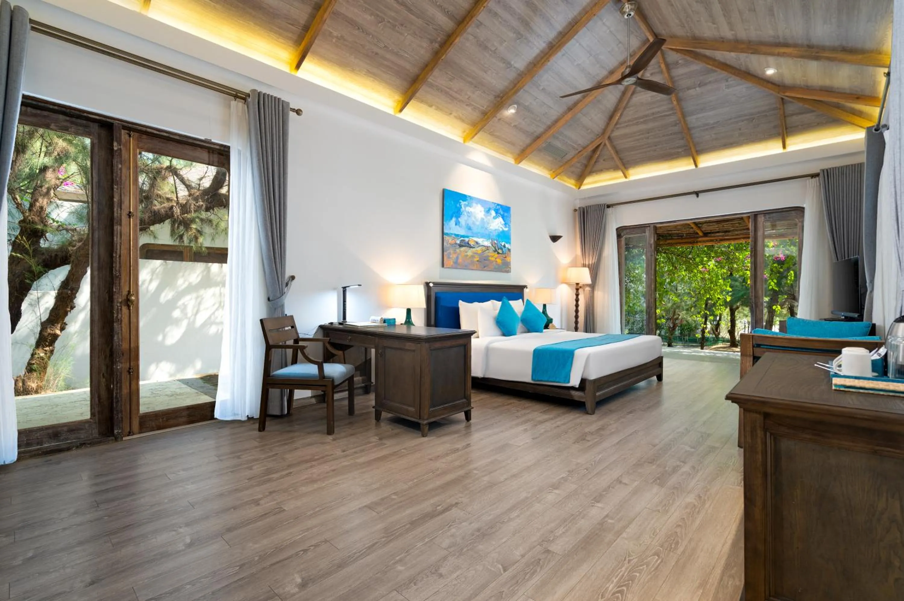 Bedroom, Bed in Stelia Beach Resort