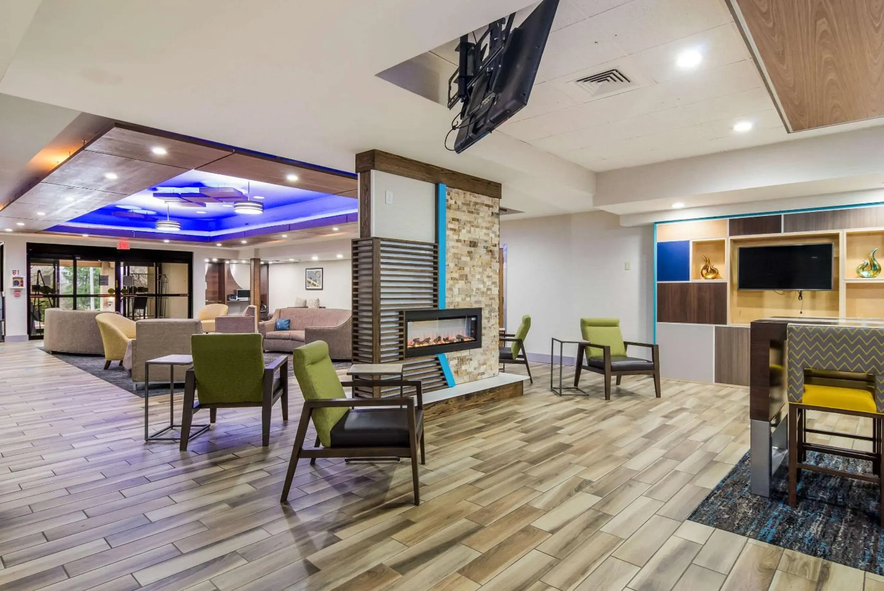 Lobby or reception, Restaurant/Places to Eat in MainStay Suites