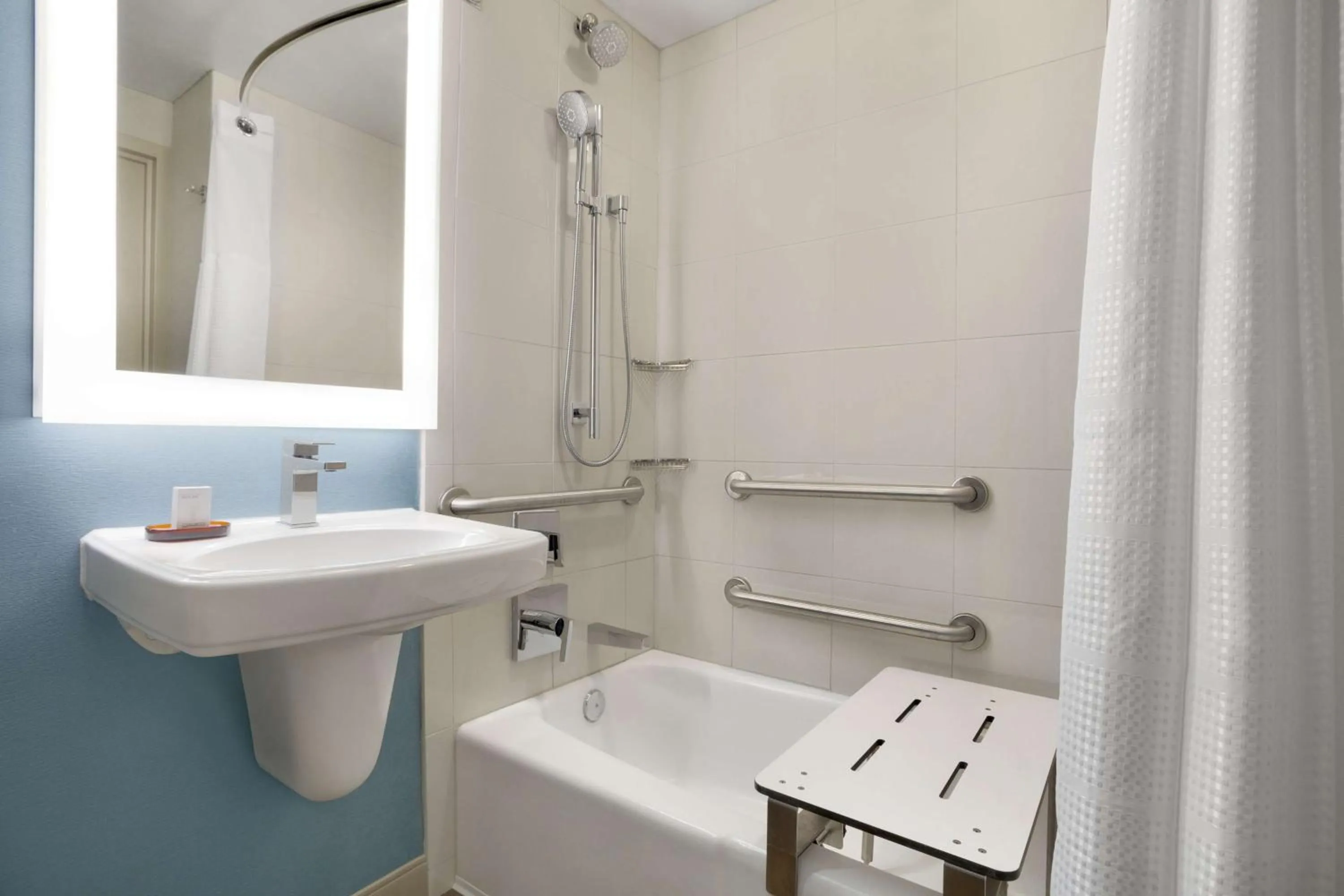 Bathroom in Embassy Suites San Antonio Airport