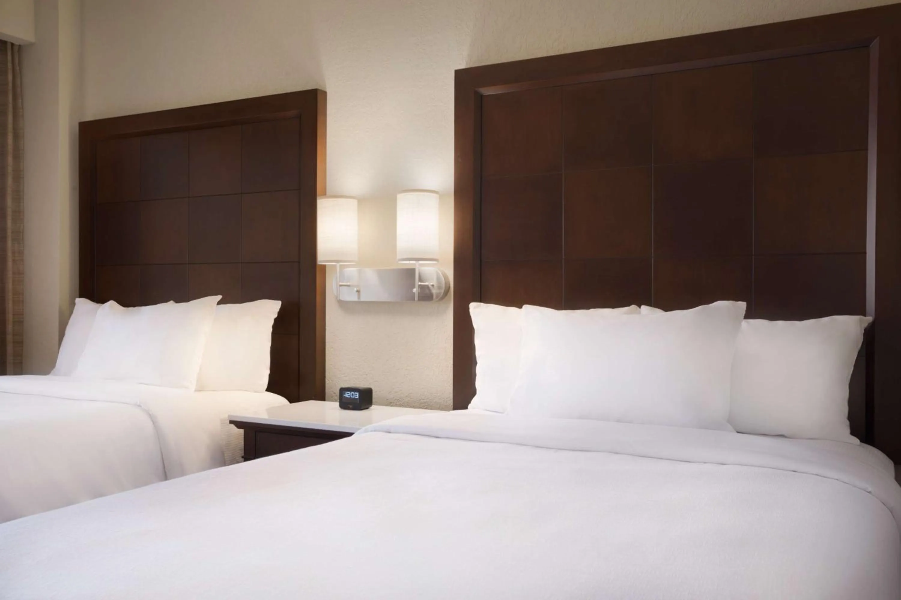 Bed in Embassy Suites San Antonio Airport