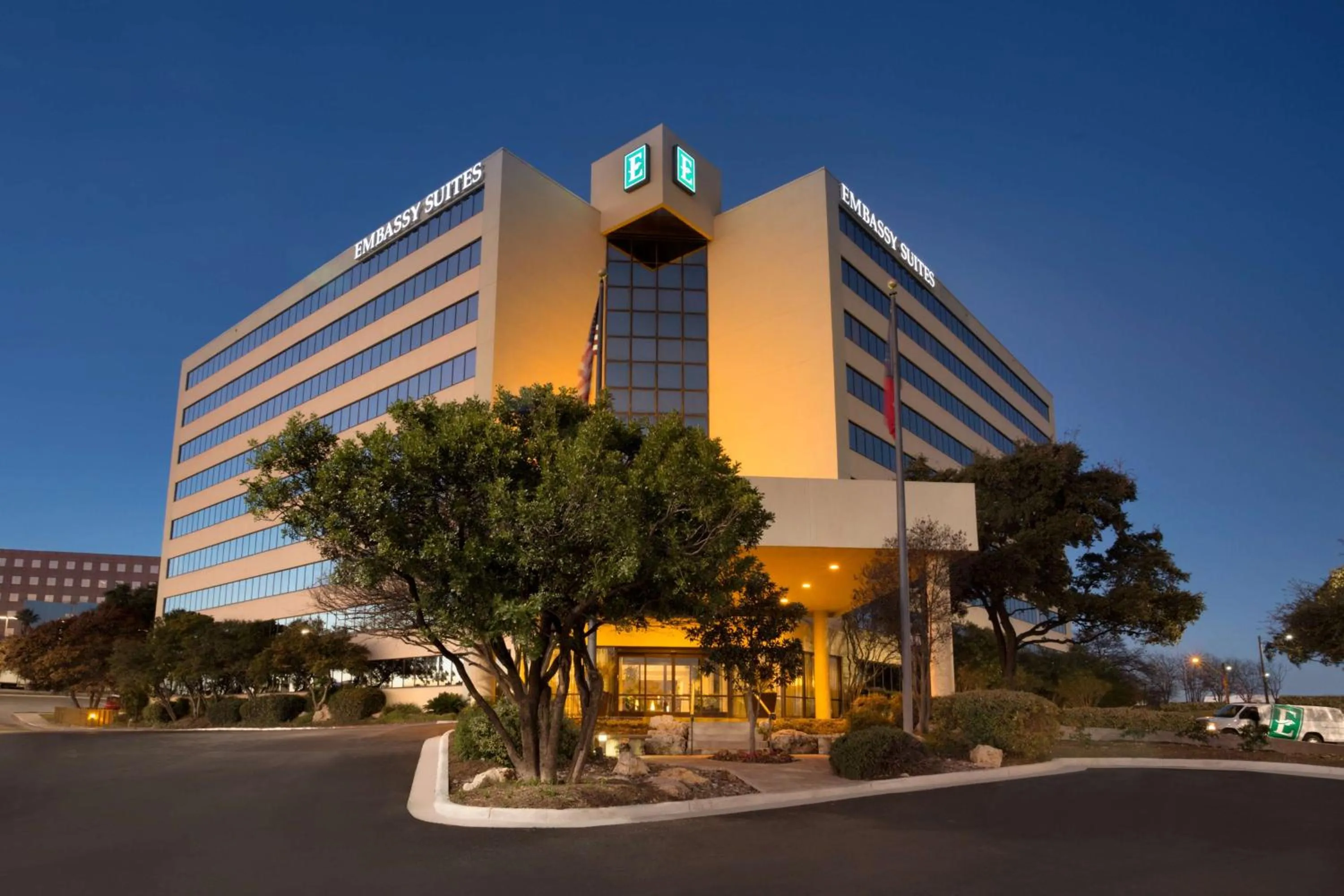 Property building in Embassy Suites San Antonio Airport