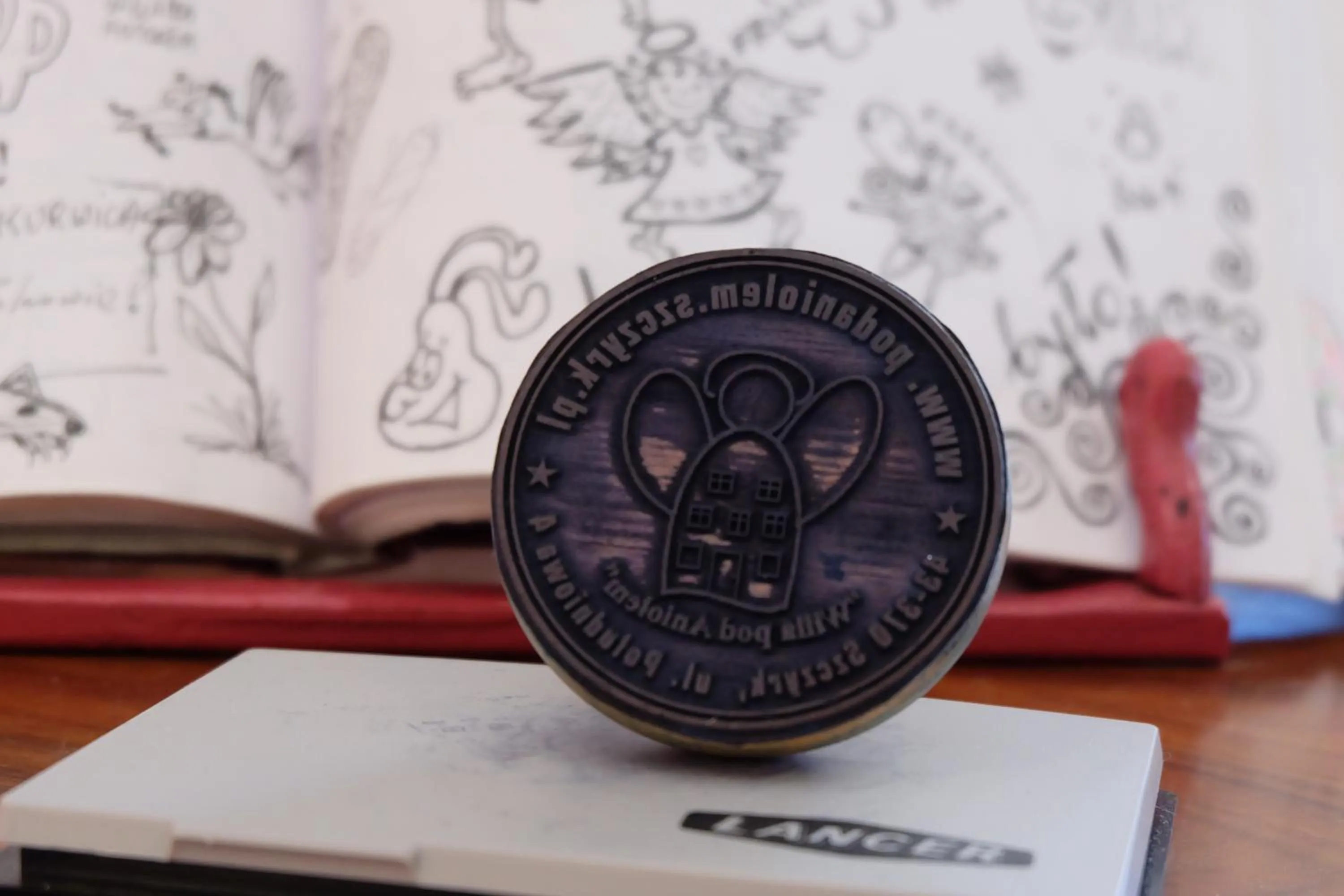 Property logo or sign in Willa Pod Aniołem - Pokoje Gościnne & Apartamenty z widokiem na góry