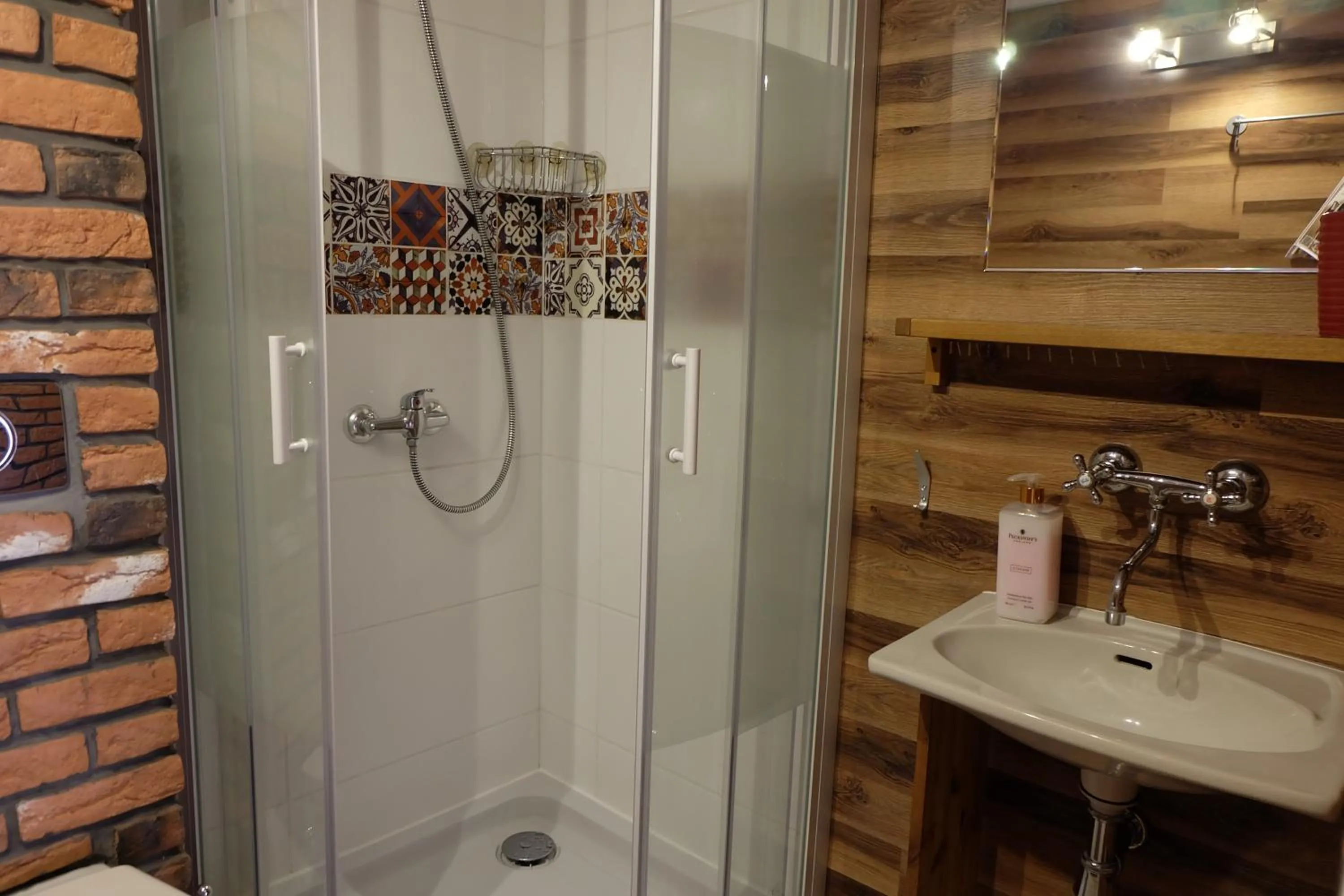 Bathroom in Willa Pod Aniołem - Pokoje Gościnne & Apartamenty z widokiem na góry