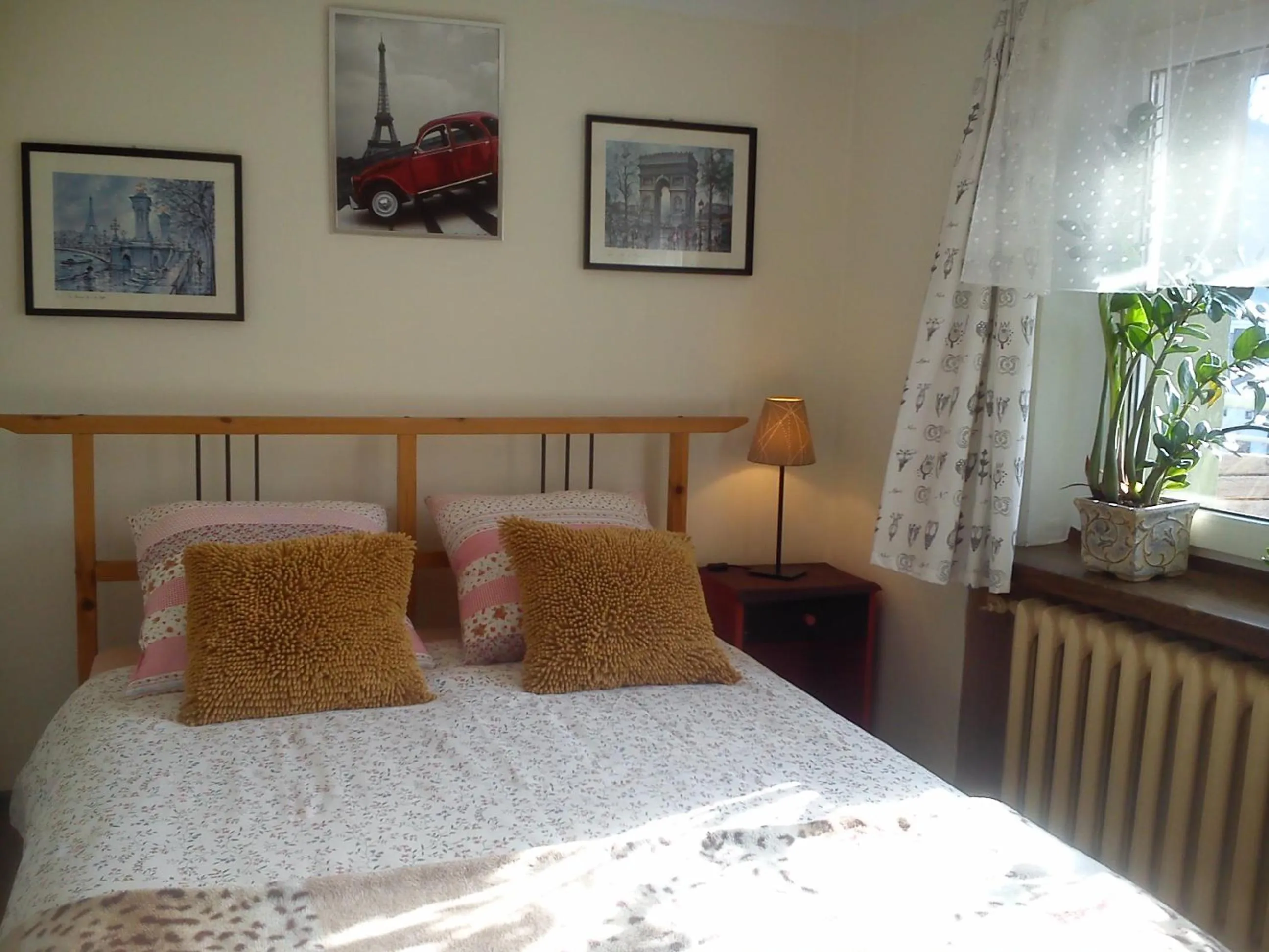 Bed in Willa Pod Aniołem - Pokoje Gościnne & Apartamenty z widokiem na góry