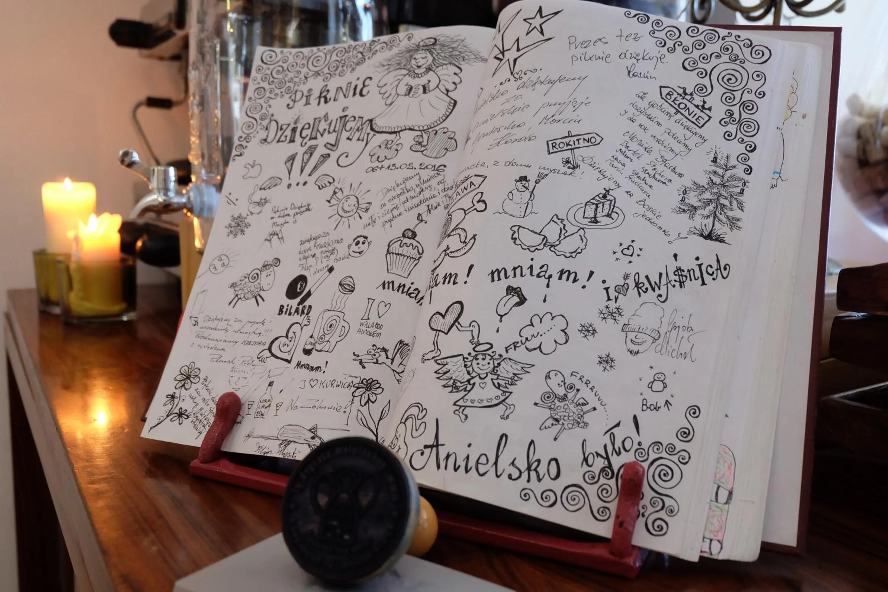 Property logo or sign in Willa Pod Aniołem - Pokoje Gościnne & Apartamenty z widokiem na góry