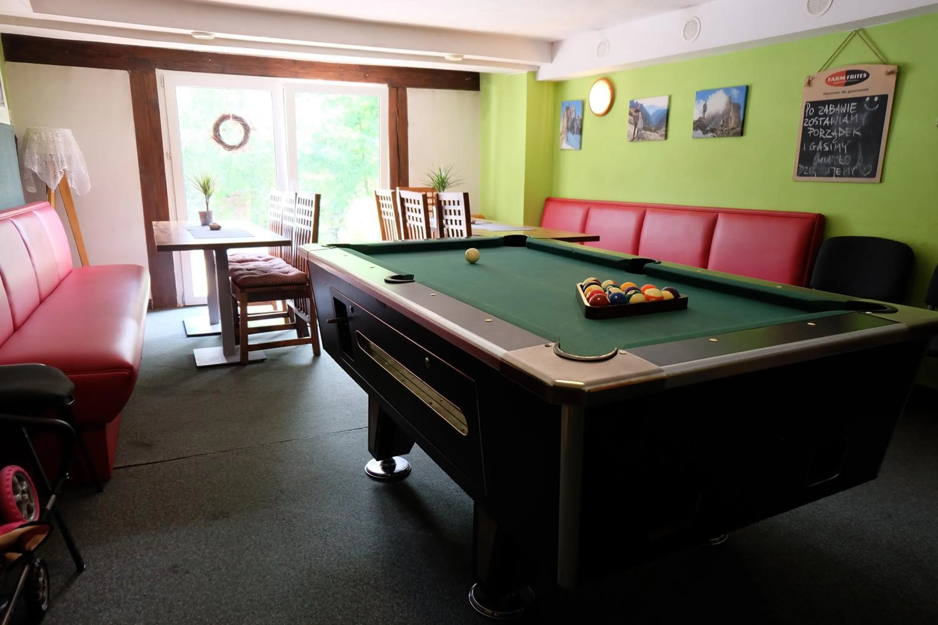 Billiard in Willa Pod Aniołem - Pokoje Gościnne & Apartamenty z widokiem na góry