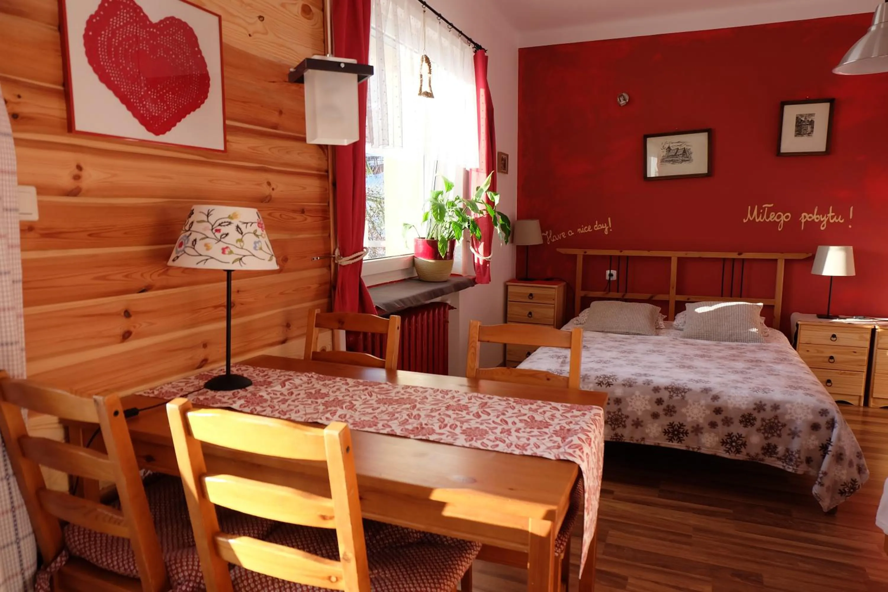 Winter, Bed in Willa Pod Aniołem - Pokoje Gościnne & Apartamenty z widokiem na góry