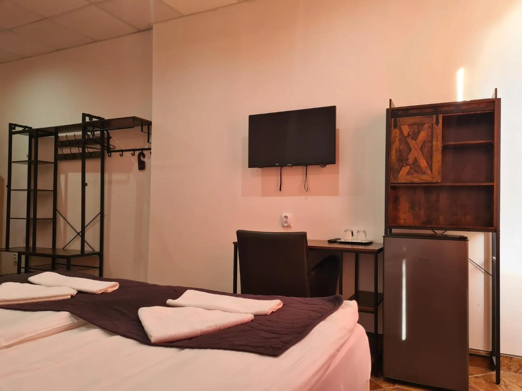 TV and multimedia, Bed in Hotel Montenegro