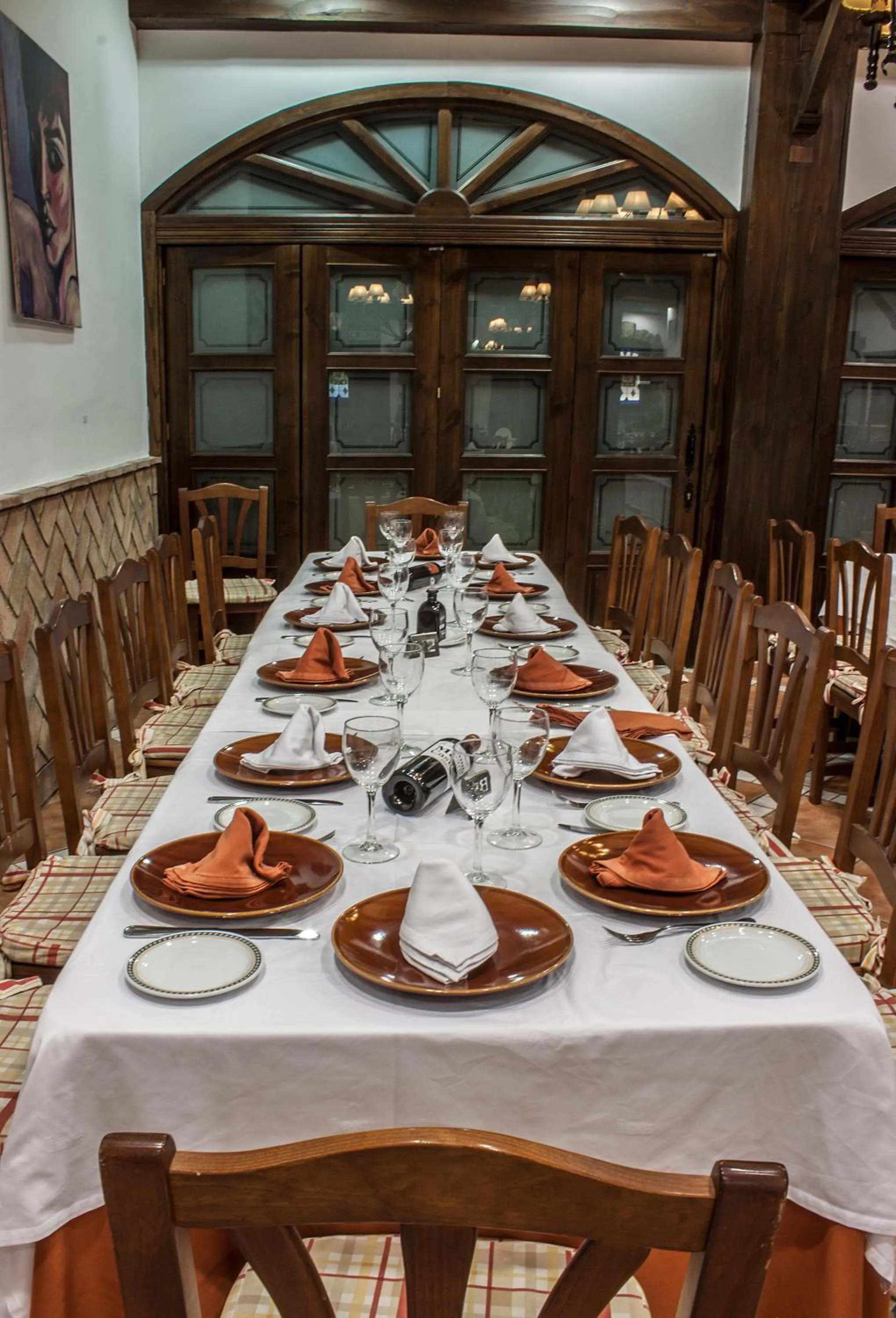 Food and drinks in Albenzaire Hotel Asador