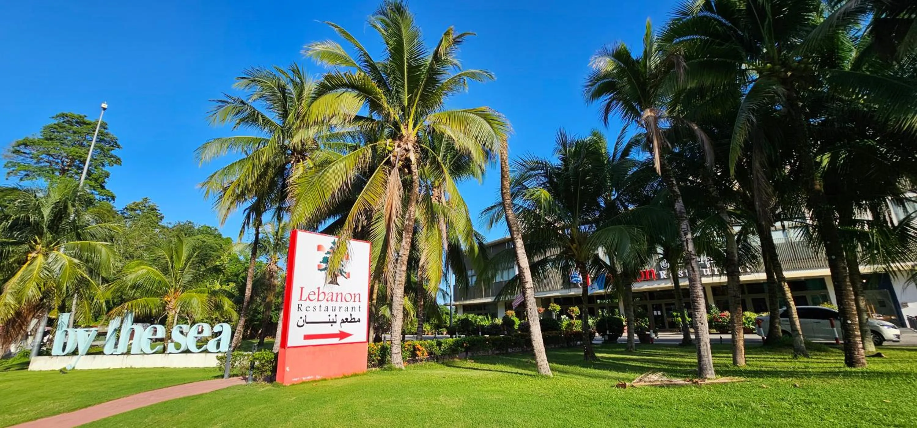 Restaurant/places to eat in By The Sea Beach Luxury Resort - Batu Ferringhi