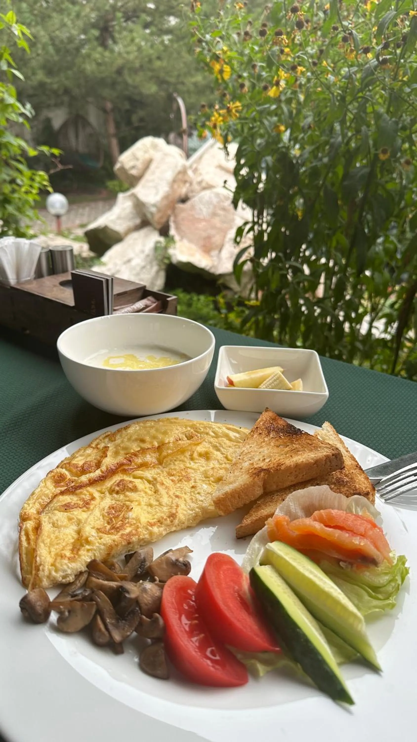 Restaurant/places to eat in Tian-Shan Hotel