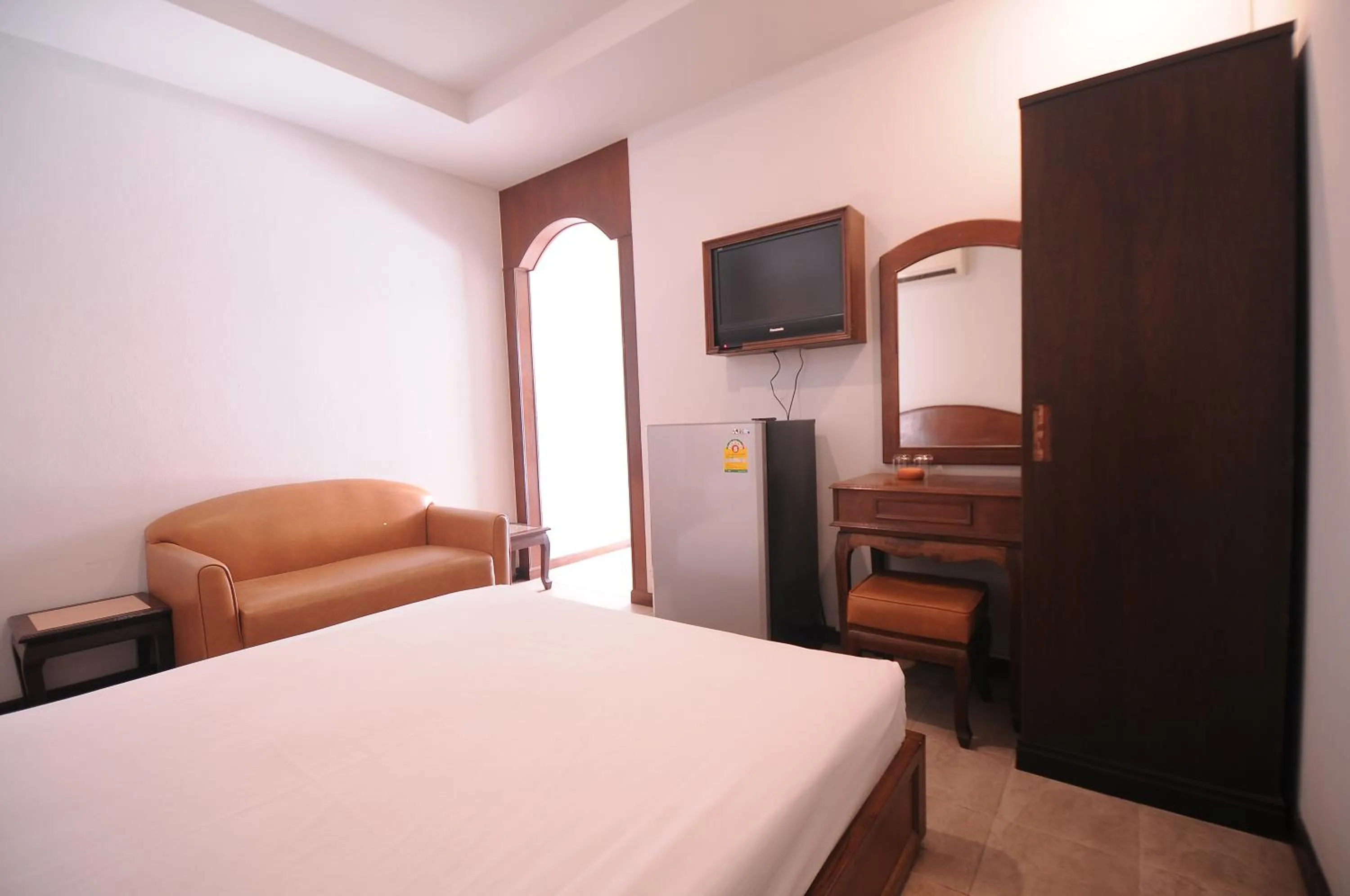 Standard Queen Room in Paradise Inn and Dining